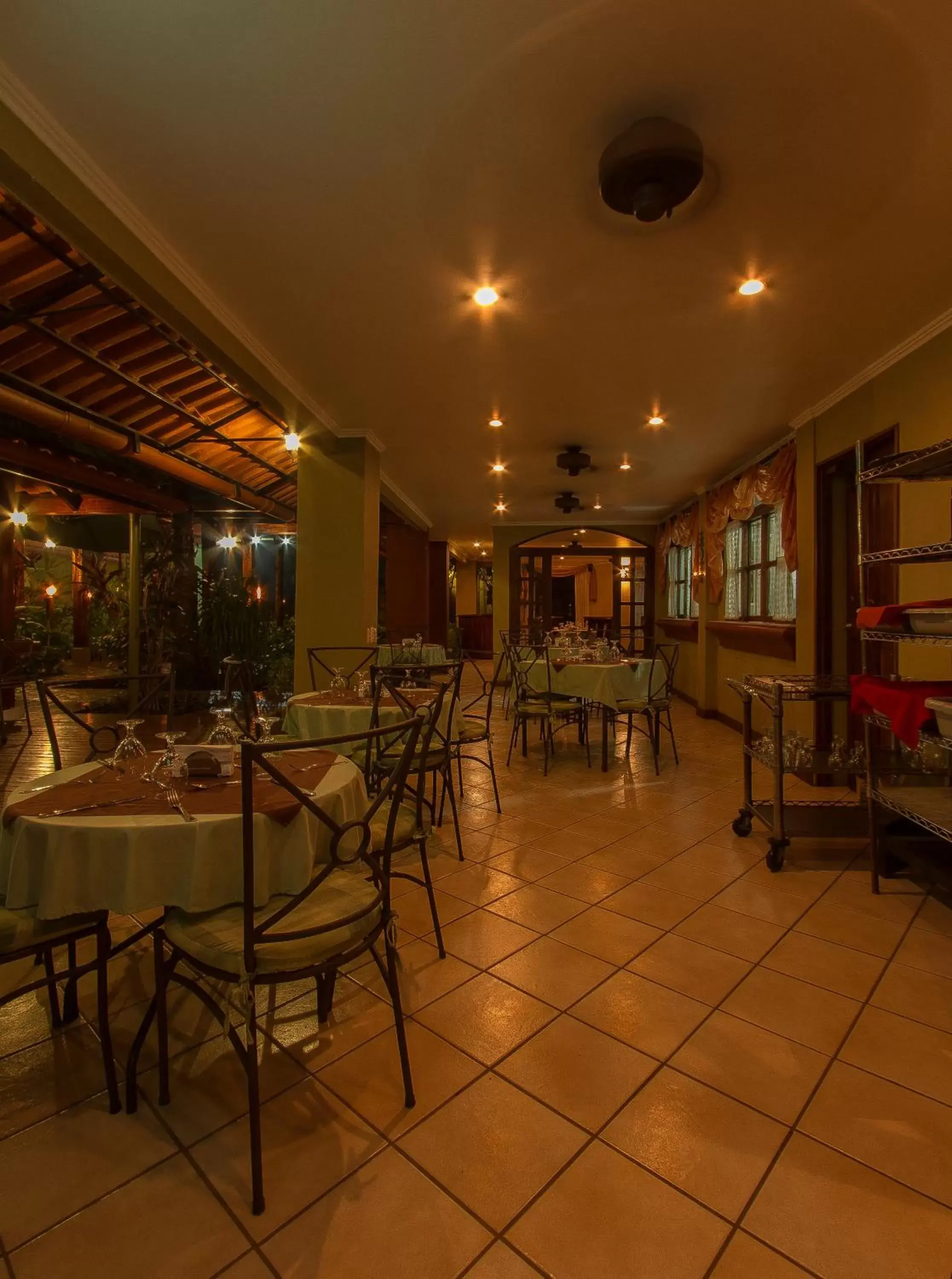 Breakfast, Restaurant/Places to Eat in Hotel Iguana Verde