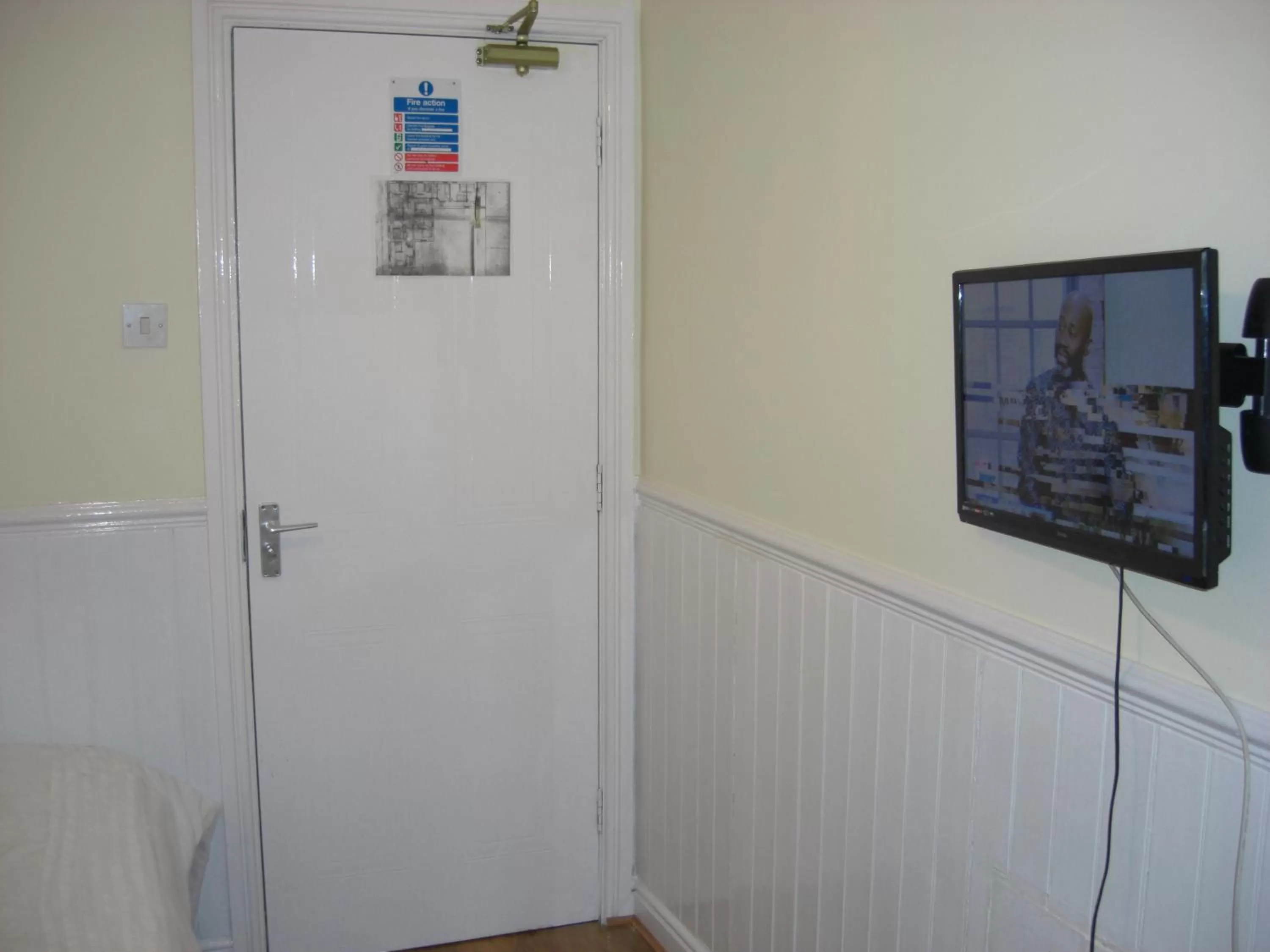 TV and multimedia in Lynebank House Hotel, Bed & Breakfast