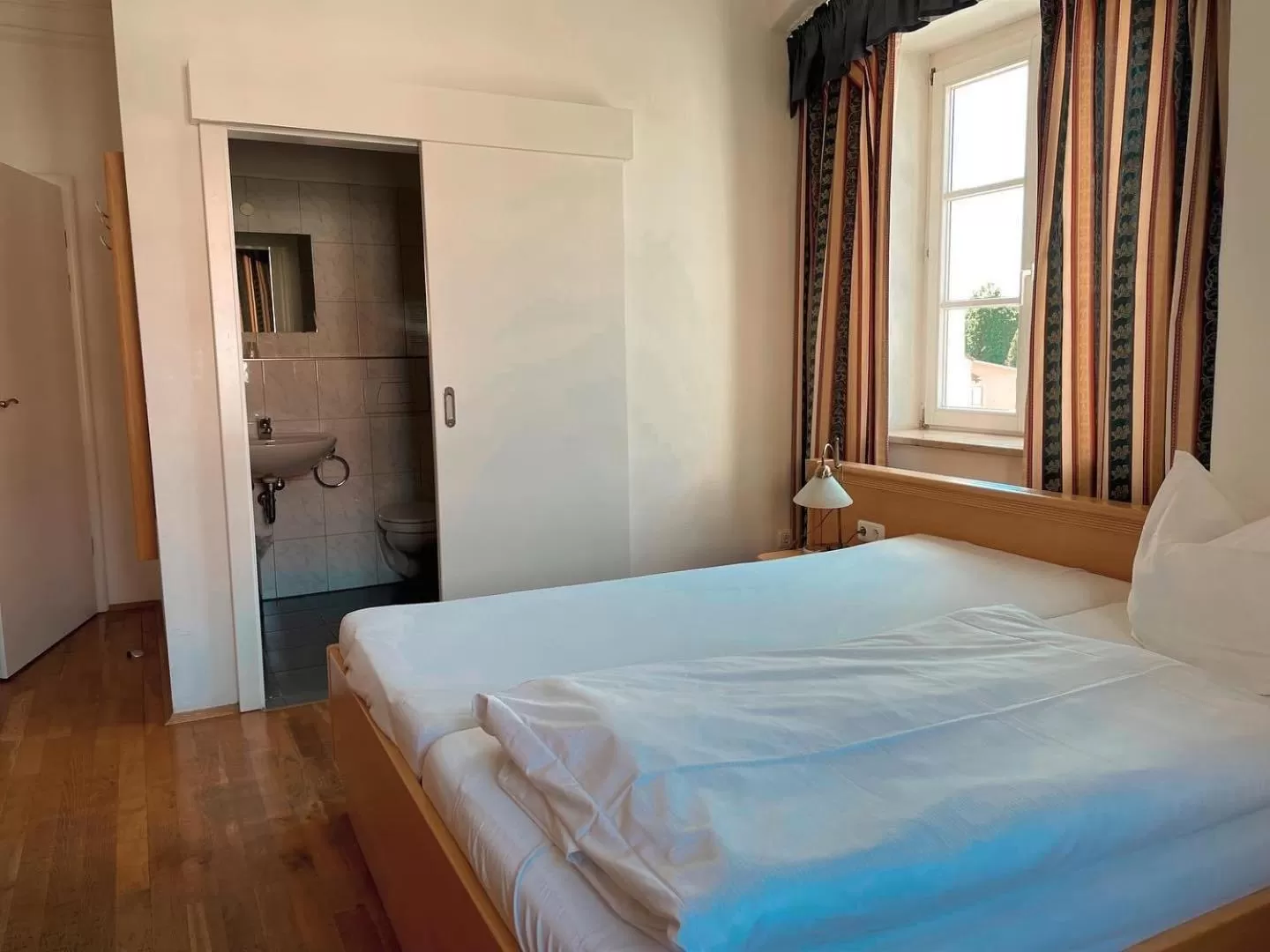 Photo of the whole room, Bed in Schwarzacher Hof in Niederbayern