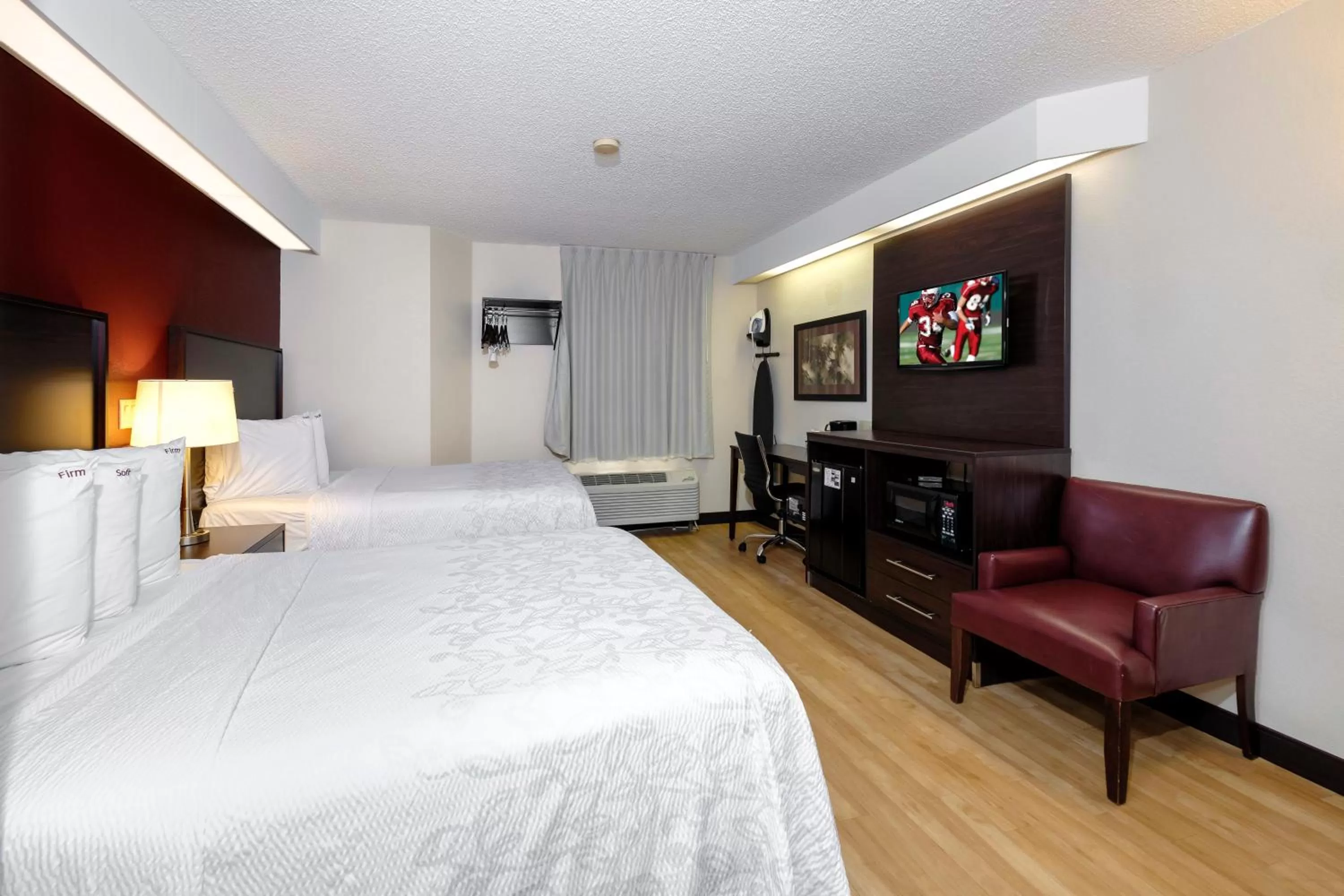 Photo of the whole room, Bed in Red Roof Inn PLUS+ Palm Coast