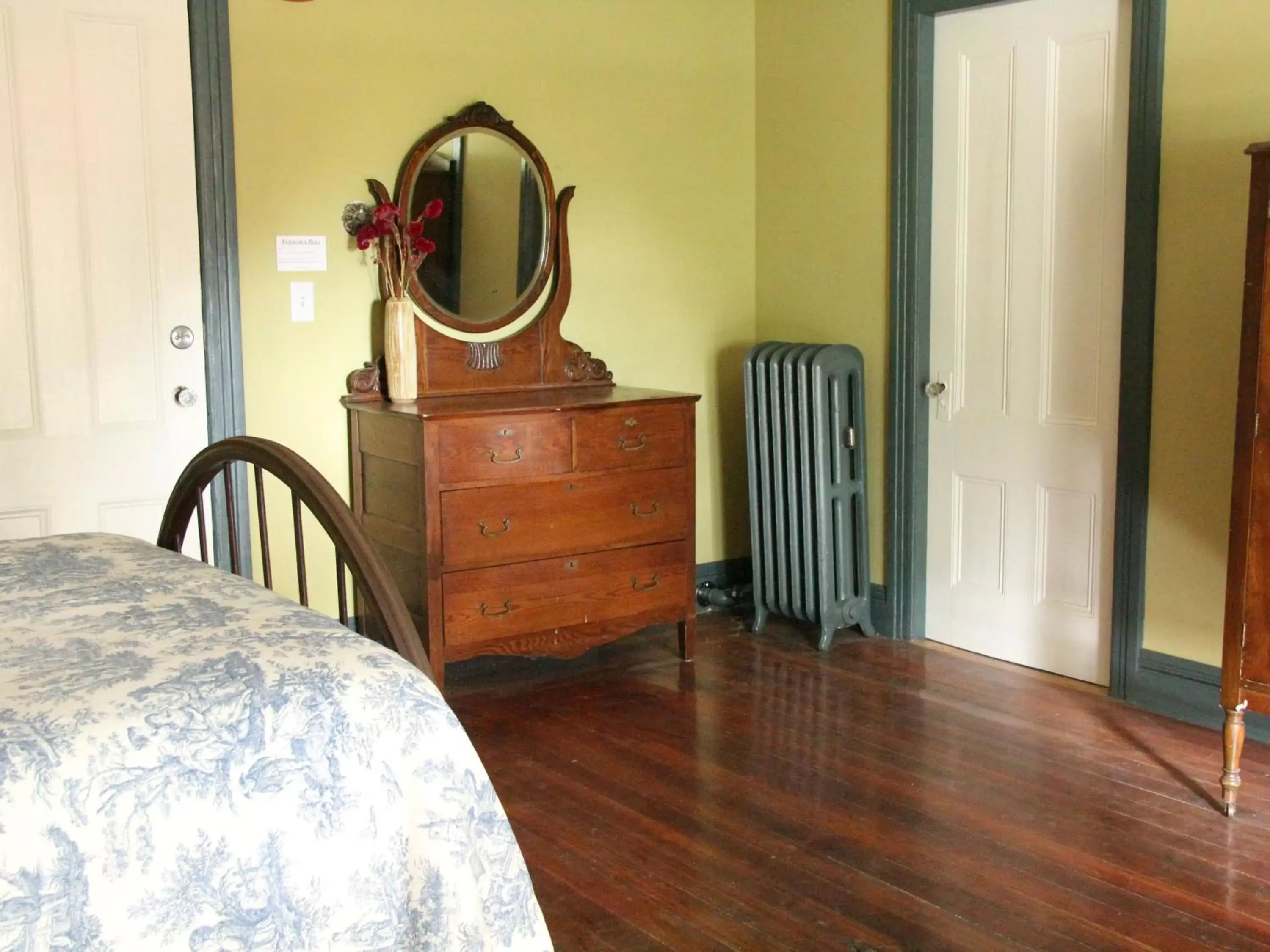 TV/Entertainment Center in The Wedding Cake House