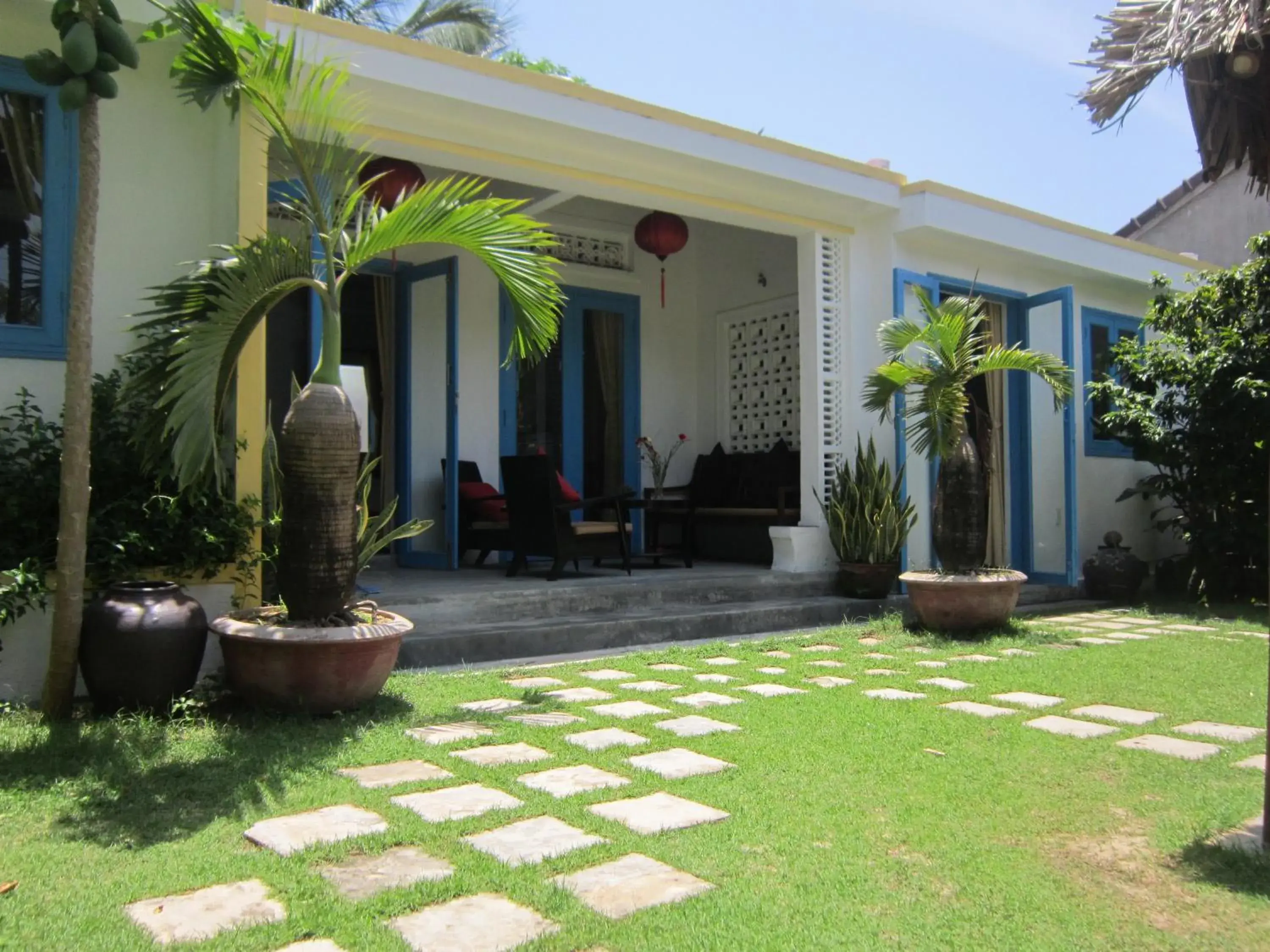 Property building in Local Beach Homestay