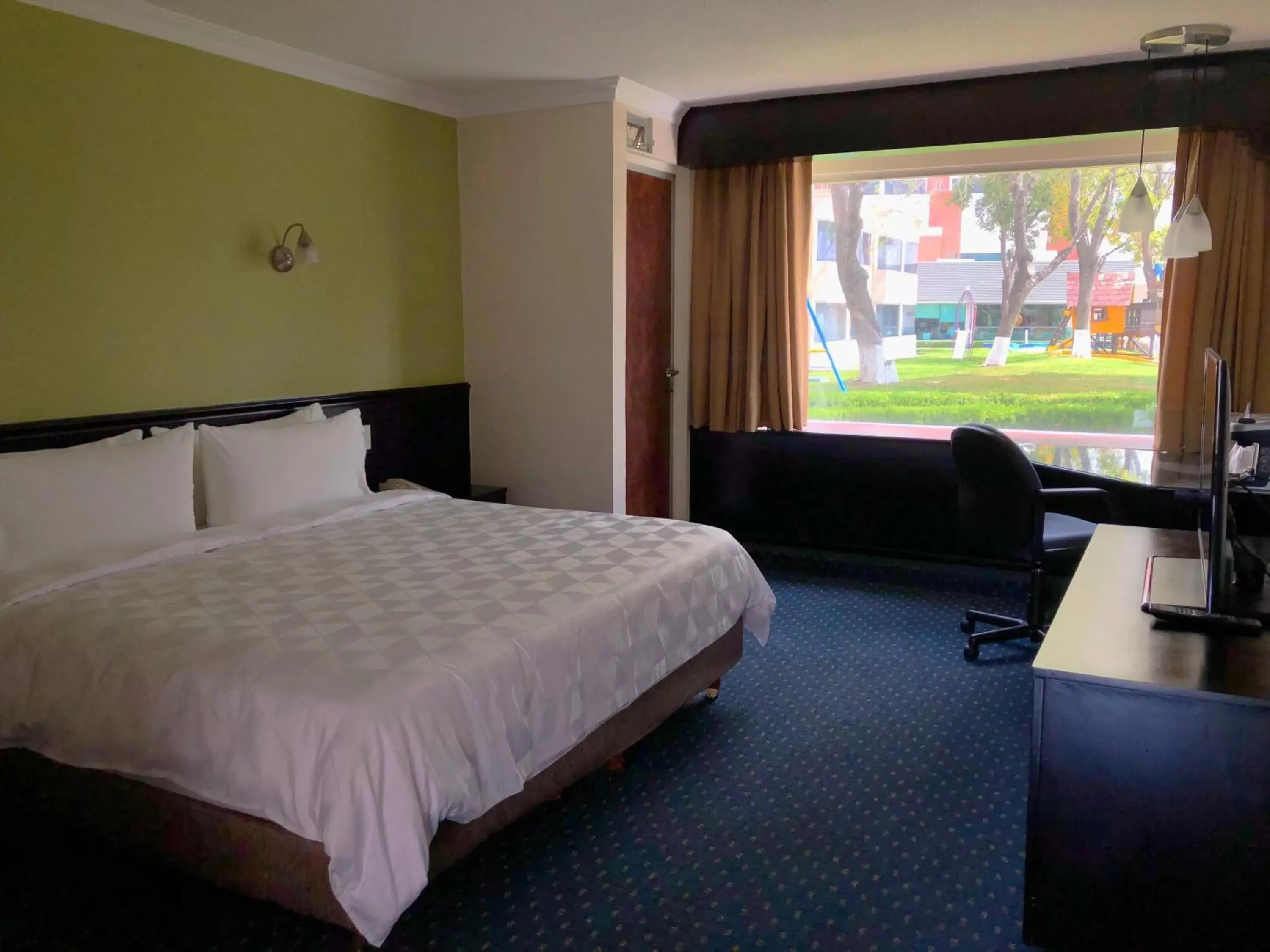 Photo of the whole room, Bed in Holiday Inn San Luis Potosi-Quijote, an IHG Hotel