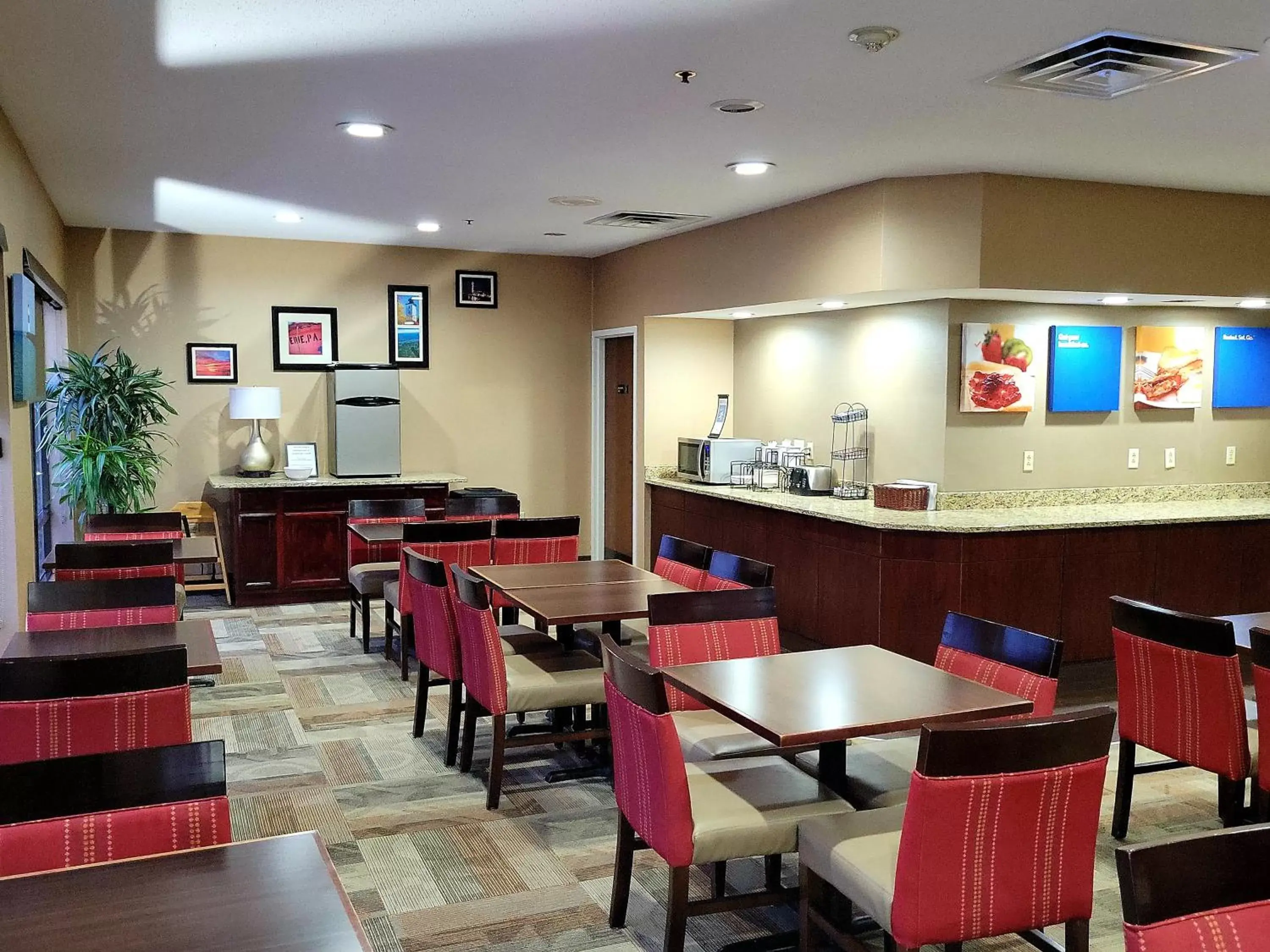 Food and drinks, Restaurant/Places to Eat in Comfort Inn, Erie - Near Presque Isle