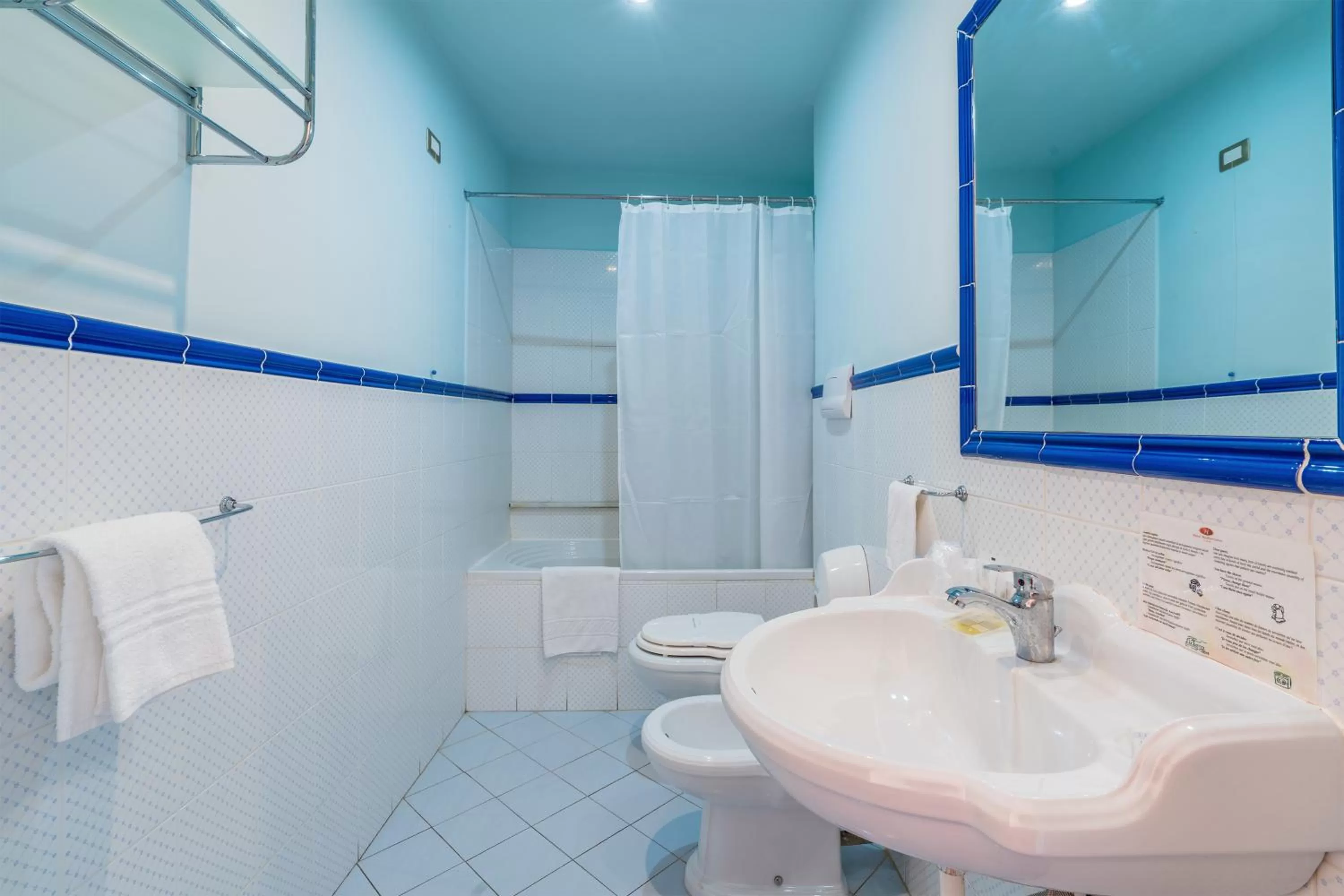 Toilet in Hotel Mediterraneo