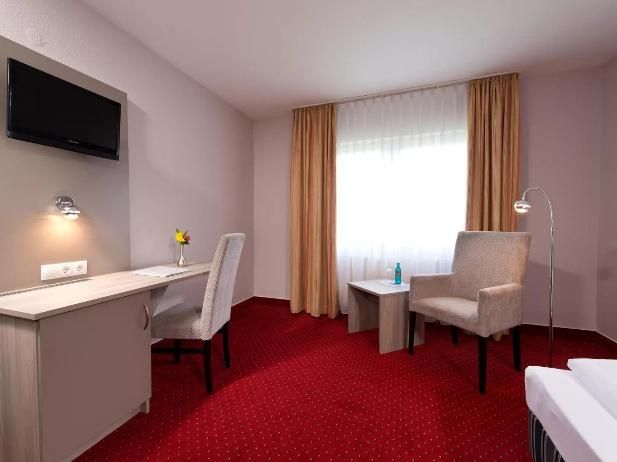 Photo of the whole room, Room Photo in ACHAT Hotel Frankenthal in der Pfalz