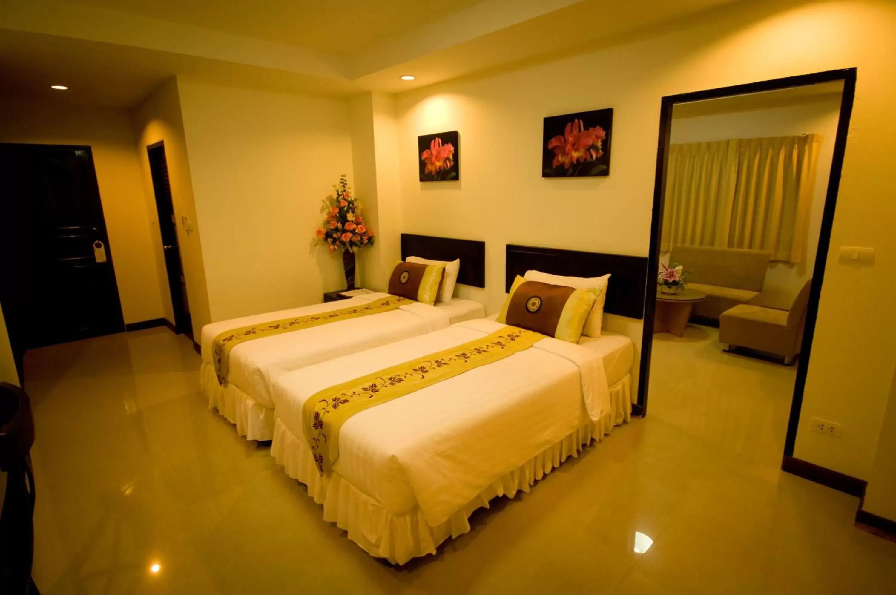 Suite with Balcony in Sinsuvarn Airport Suite Hotel SHA Extra Plus Certified B5040