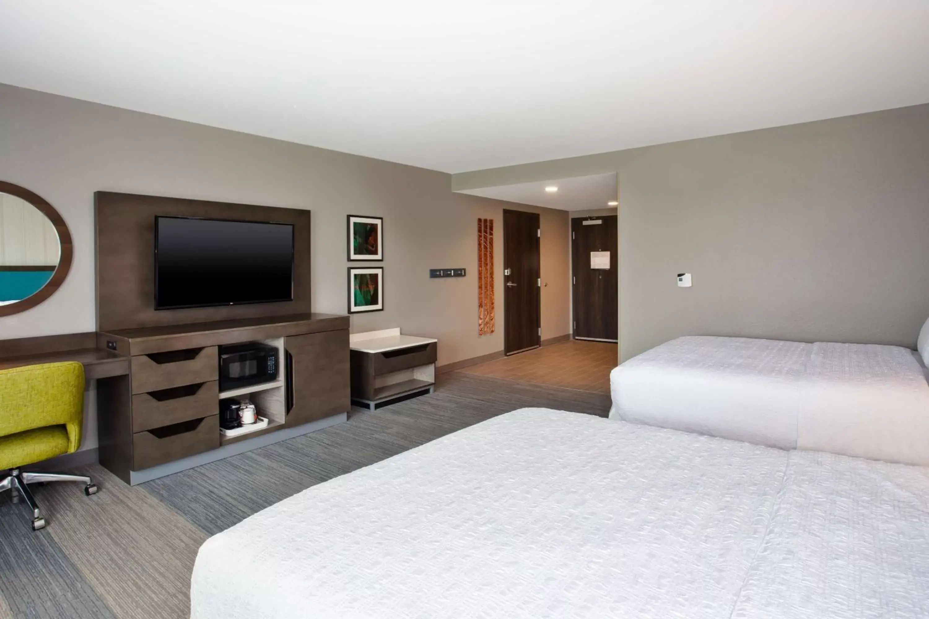 Bedroom, Bed in Hampton Inn Union City, Tn