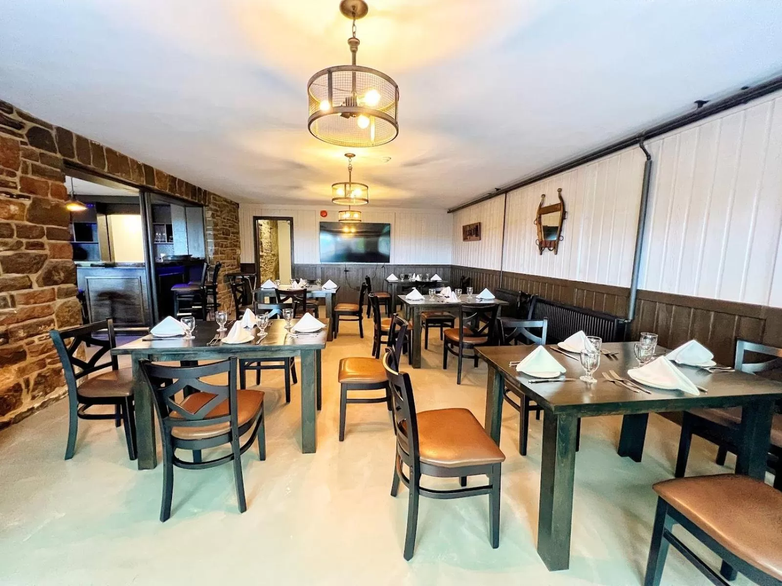 Restaurant/places to eat in Inn at the Falls