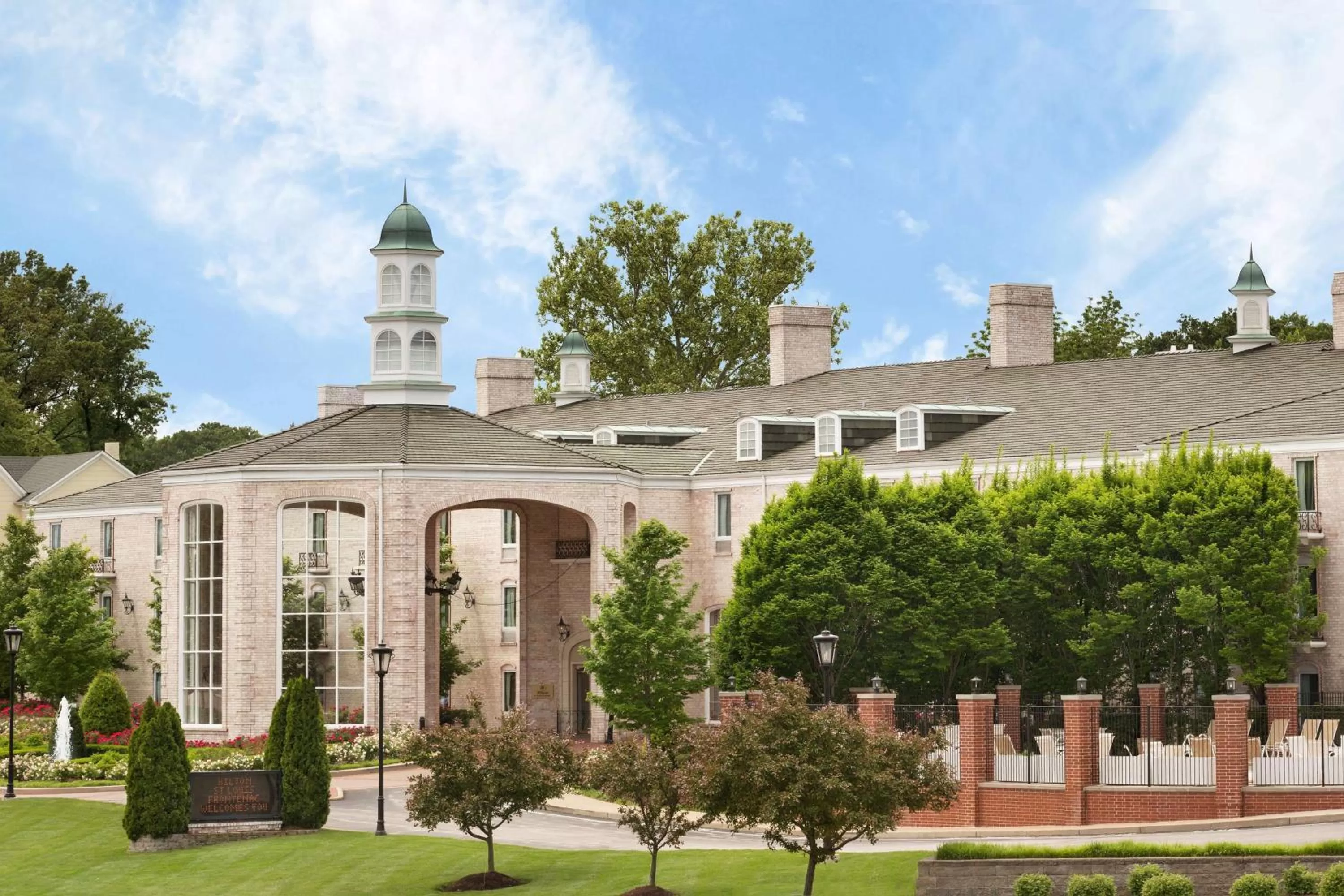 Property building in Hilton St. Louis Frontenac