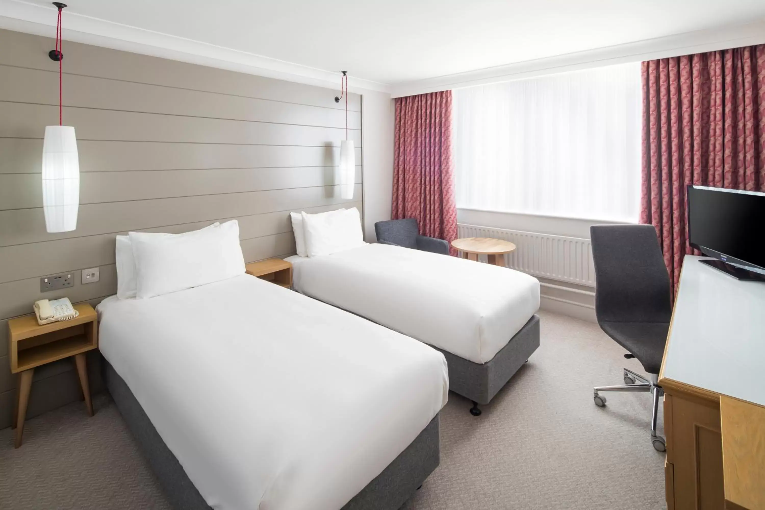 Bathroom, Bed in Holiday Inn Peterborough West, an IHG Hotel