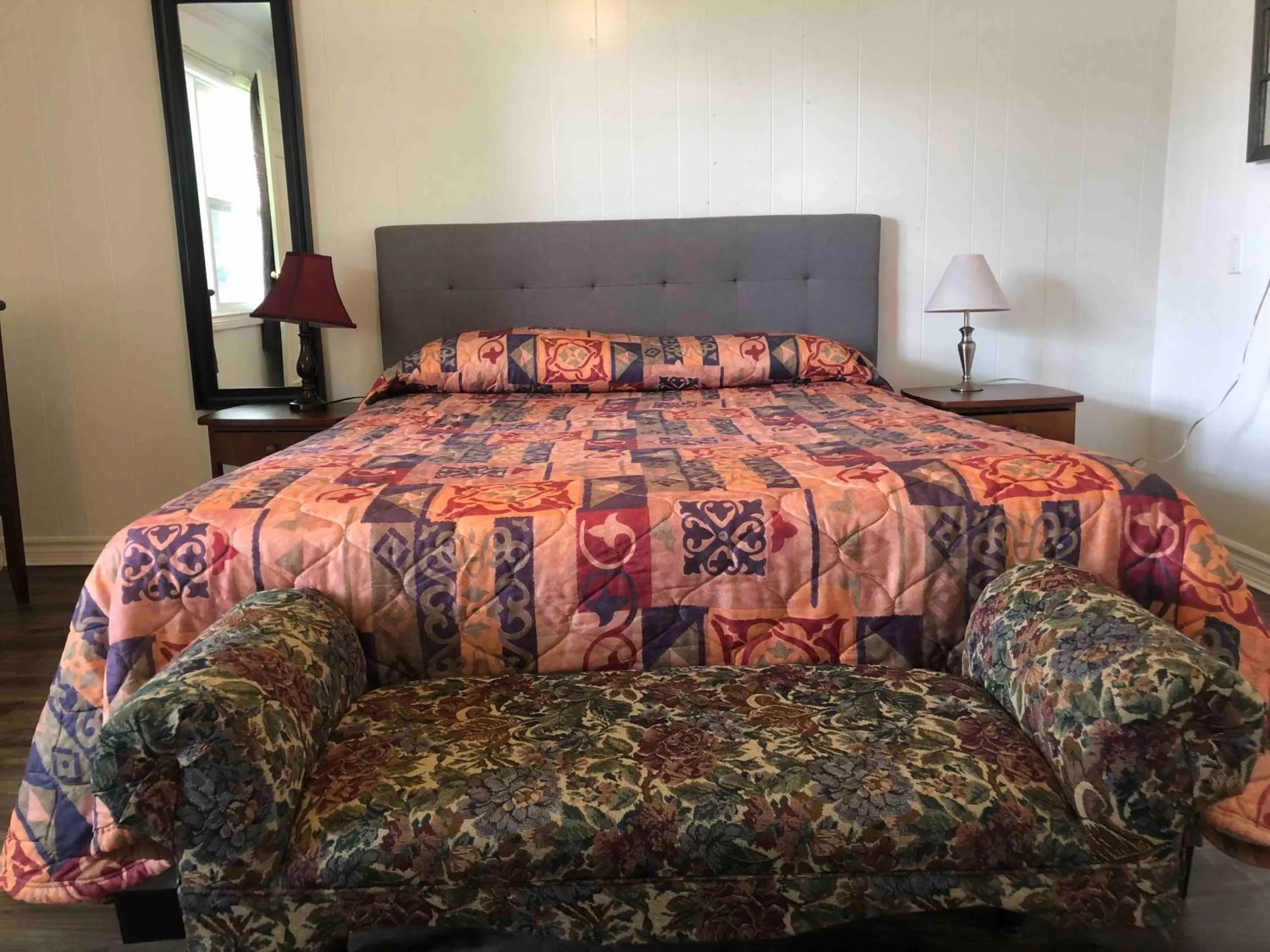 Lakelawn B&B and Motel