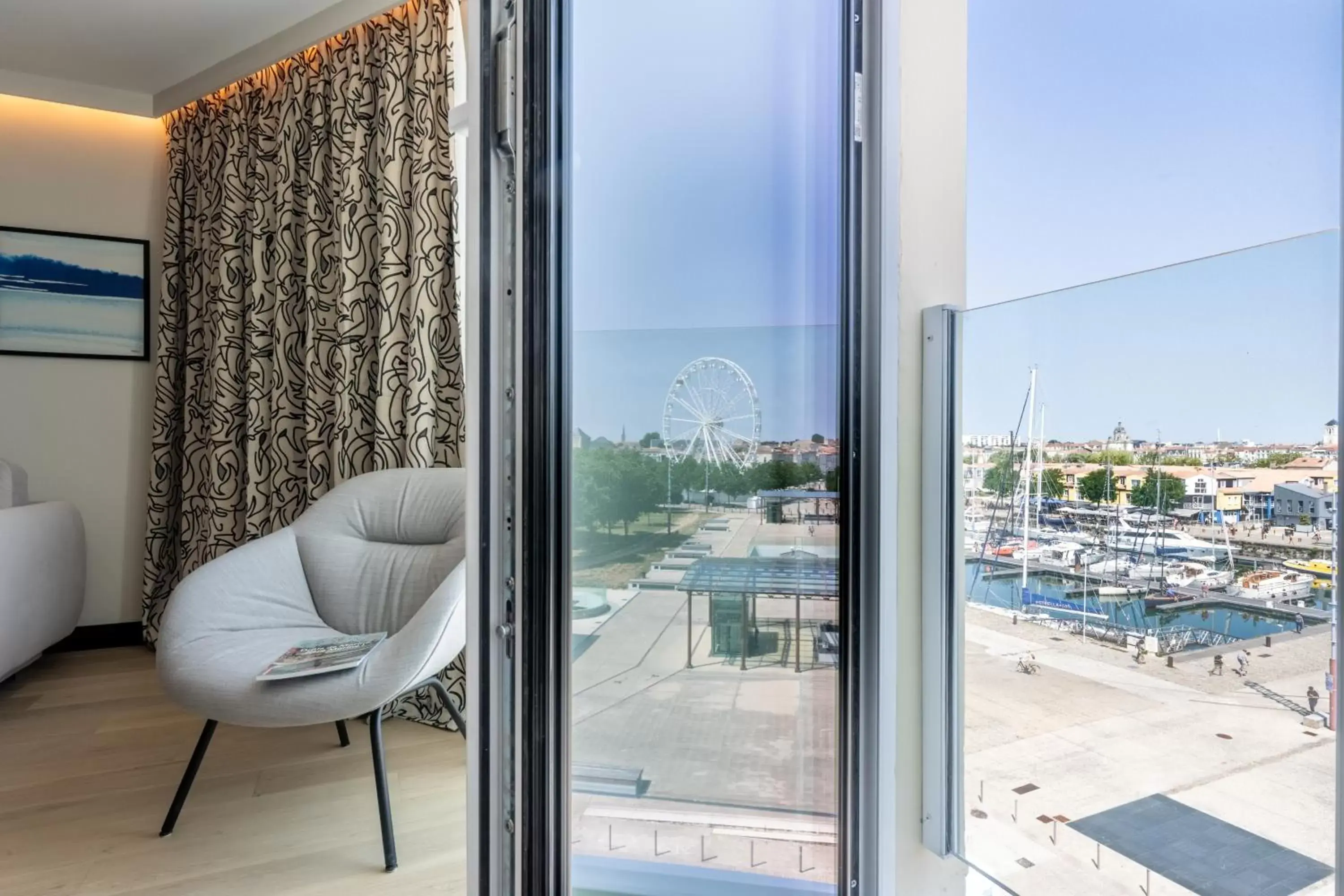 Bedroom in Mercure La Rochelle Vieux Port