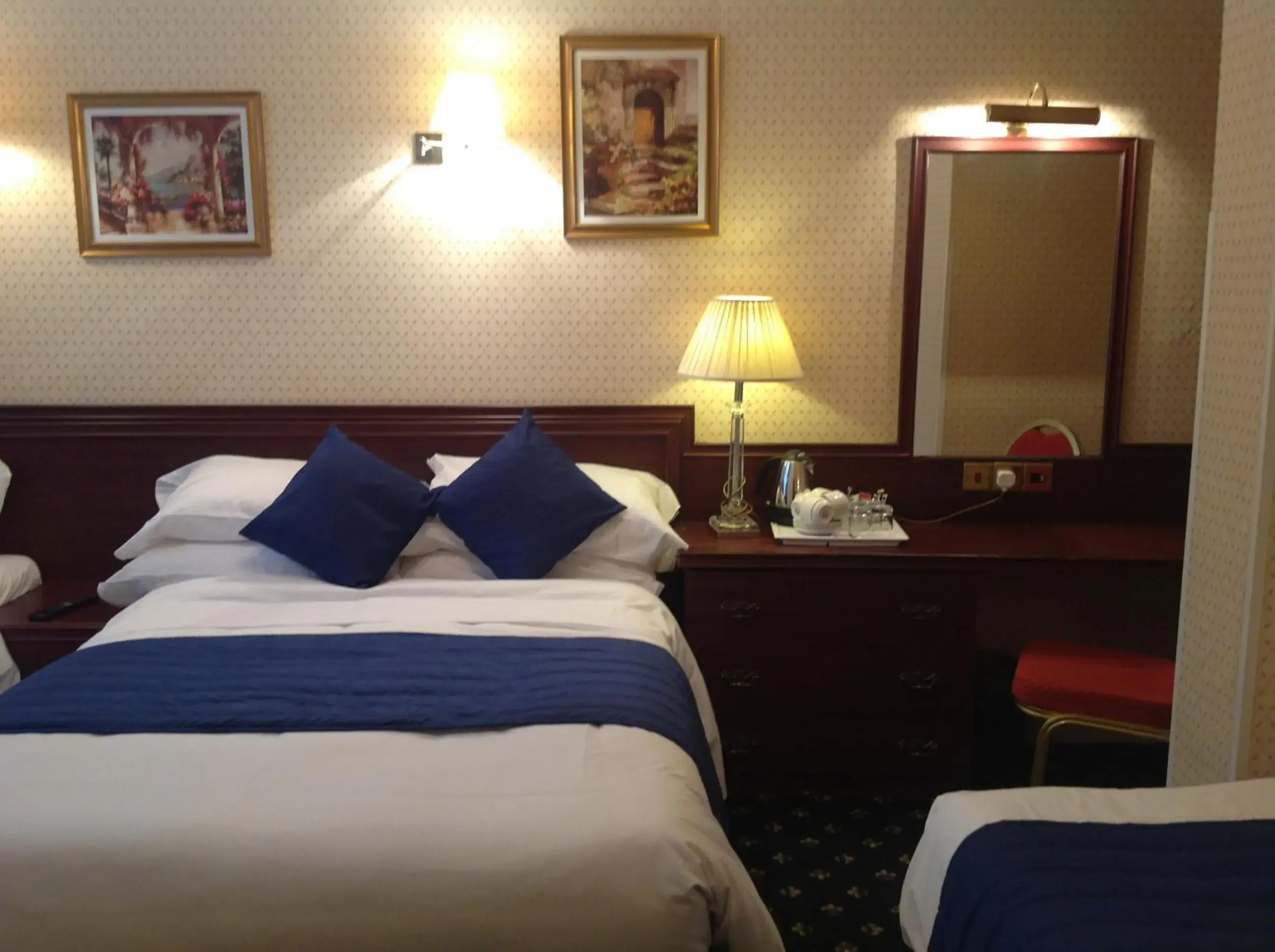 Bed in Avon Hotel