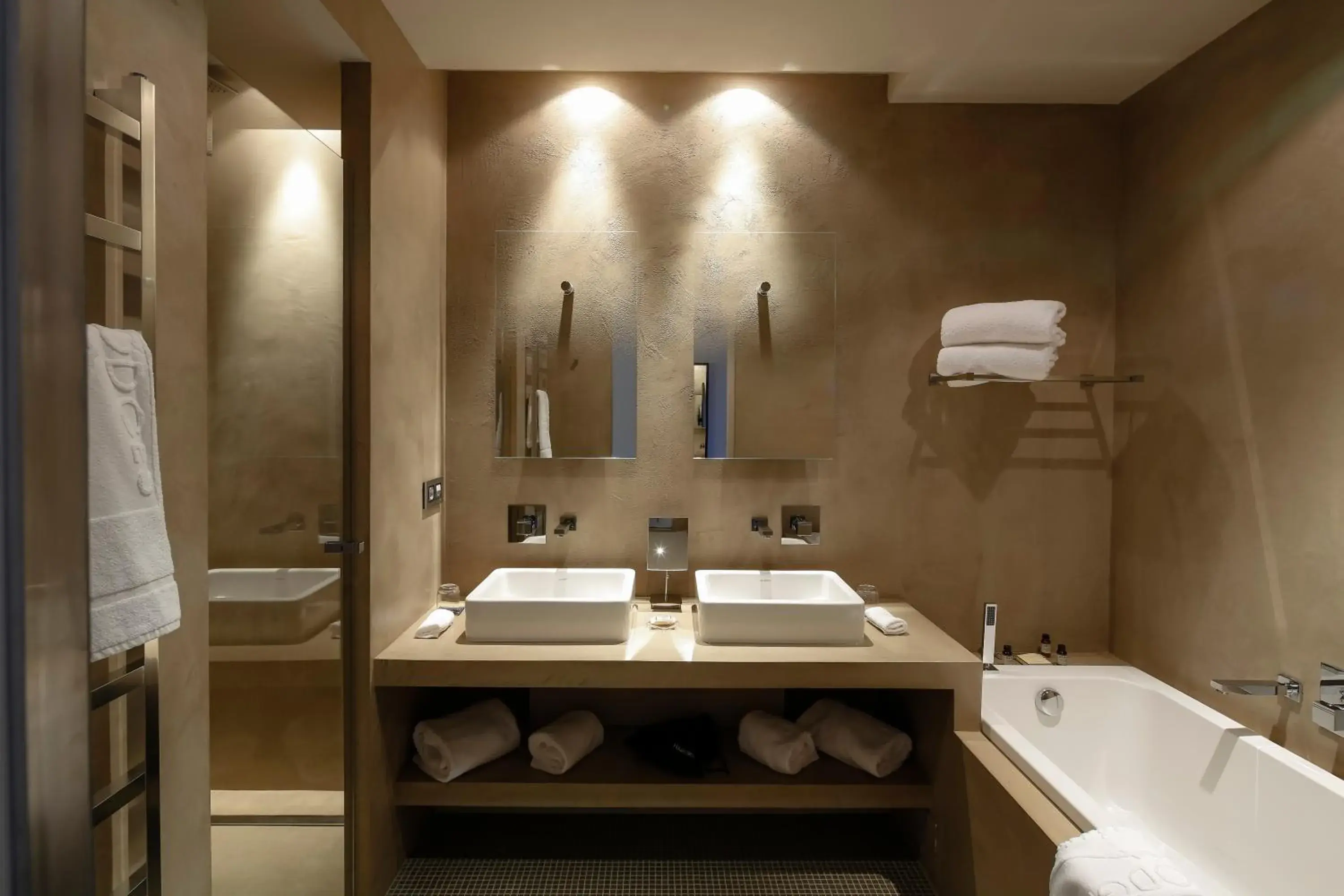 Bathroom in Les Lodges Sainte-Victoire Hotel & Spa