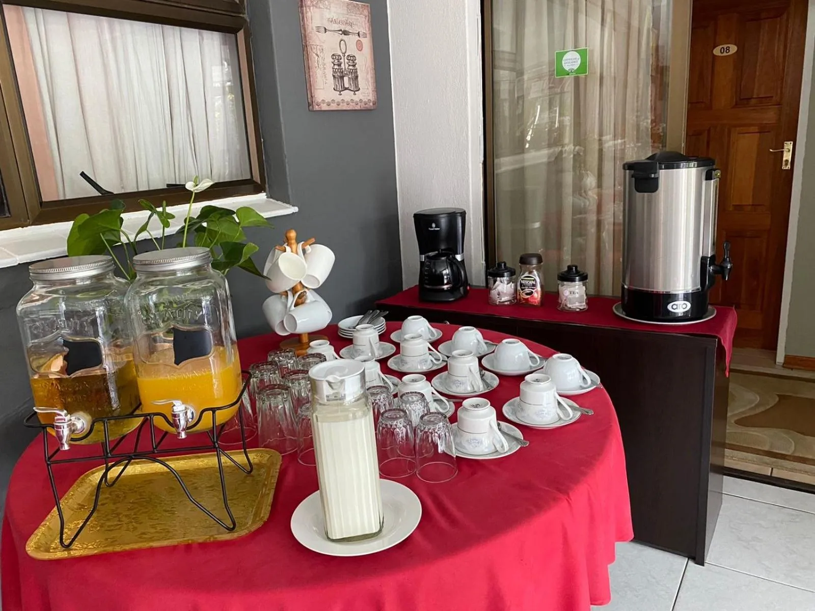 Breakfast in Marion Lodge