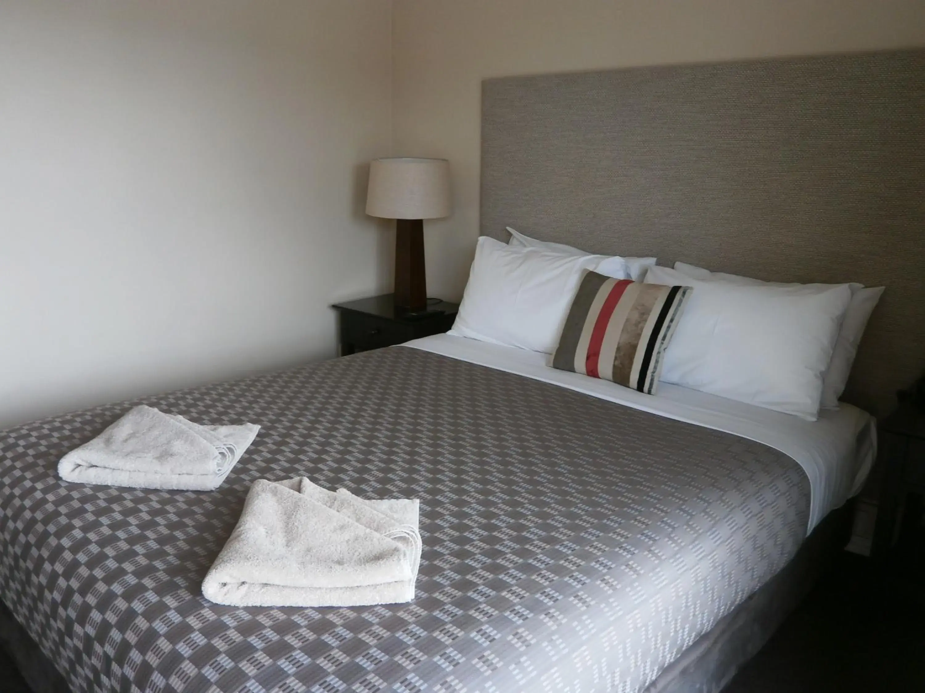 Photo of the whole room, Bed in Central City Motor Inn Ballarat