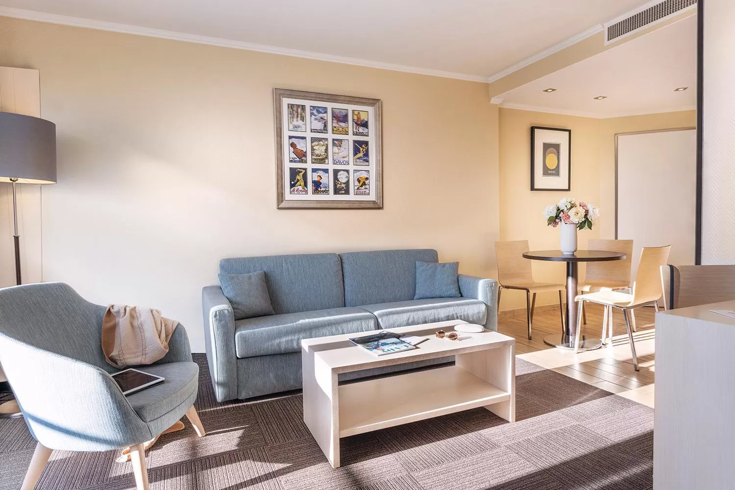 Living room in Everness Hotel & Resort