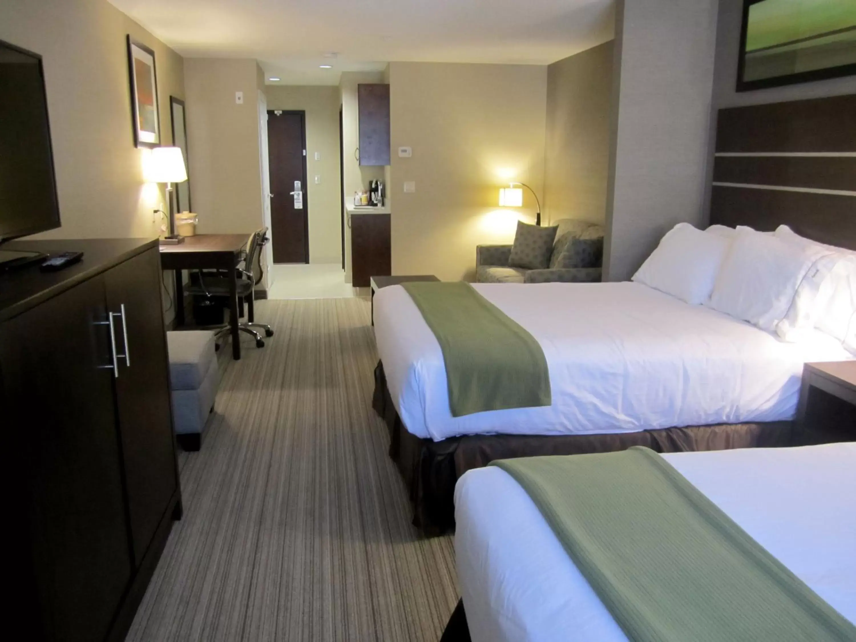 Bedroom, Bed in Holiday Inn Express Golden-Kicking Horse, an IHG Hotel