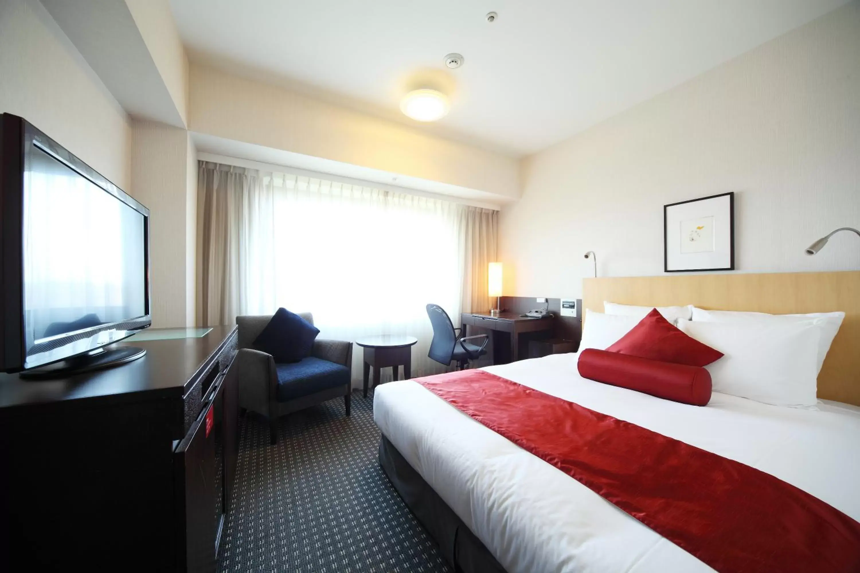 Photo of the whole room, Bed in ANA Crowne Plaza Narita, an IHG Hotel