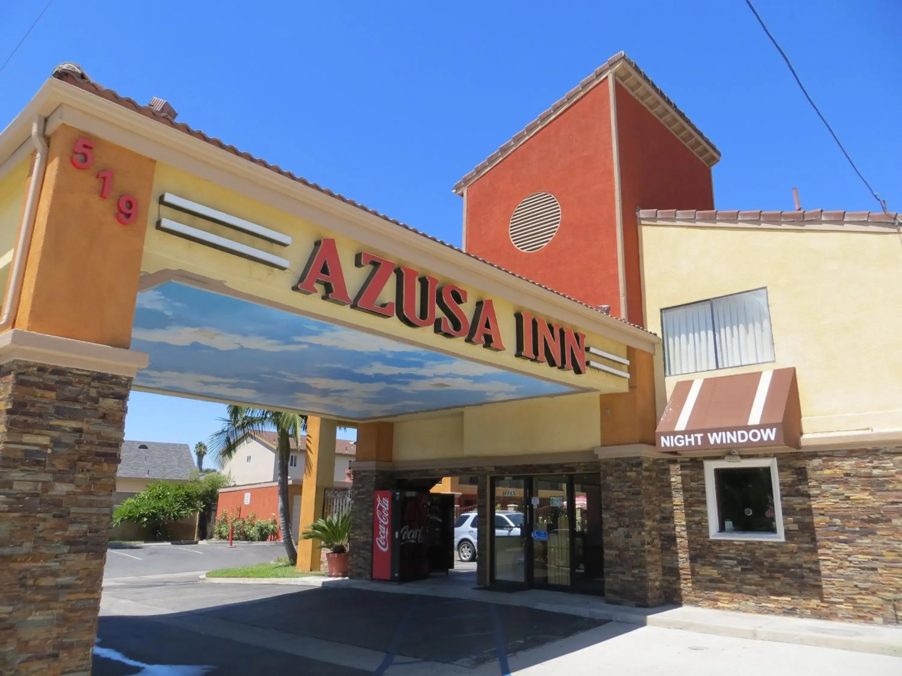 Facade/entrance in Azusa Inn Facade/entrance in Azusa Inn