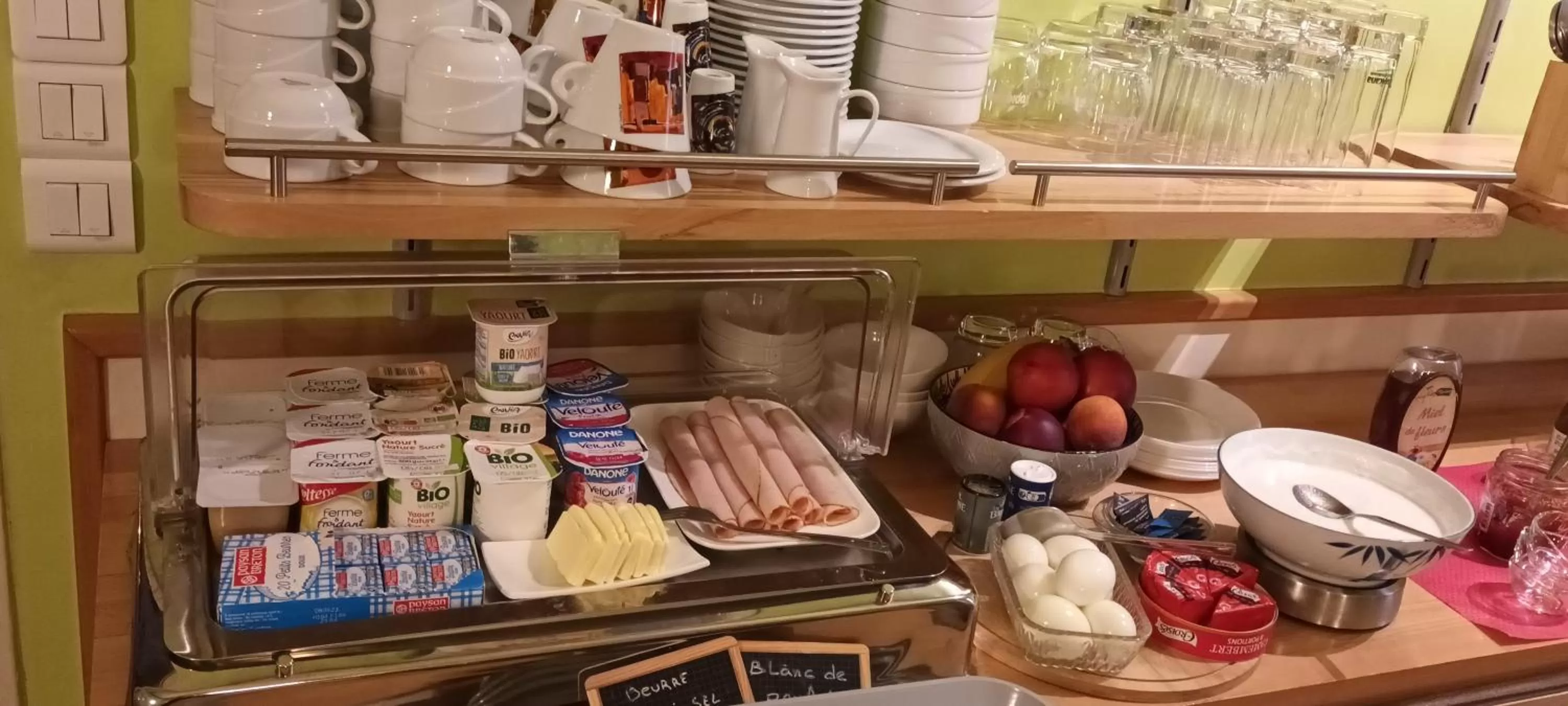 Buffet breakfast in Logis Hôtel La Résidence, Cognac Centre