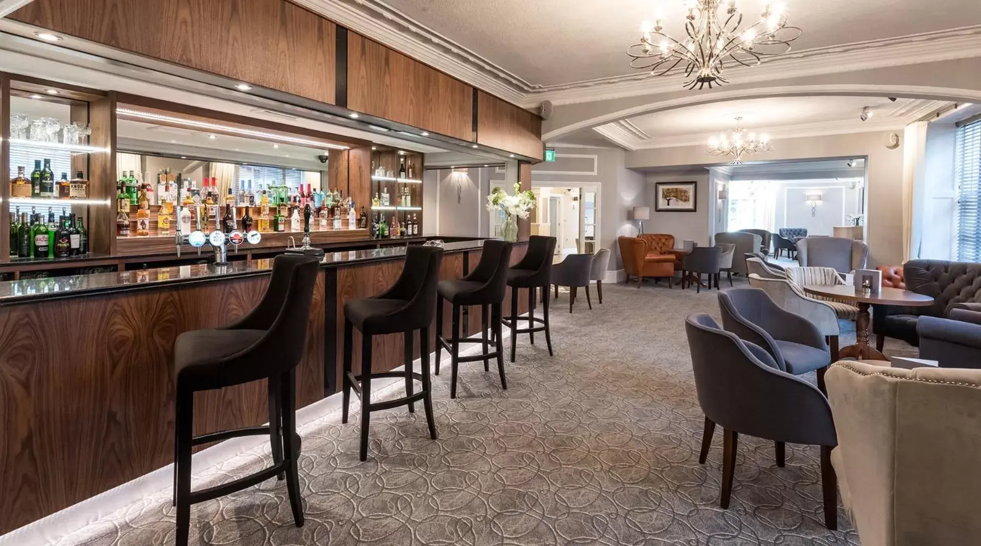 Lounge or bar, Restaurant/Places to Eat in The Royal & Fortescue Hotel