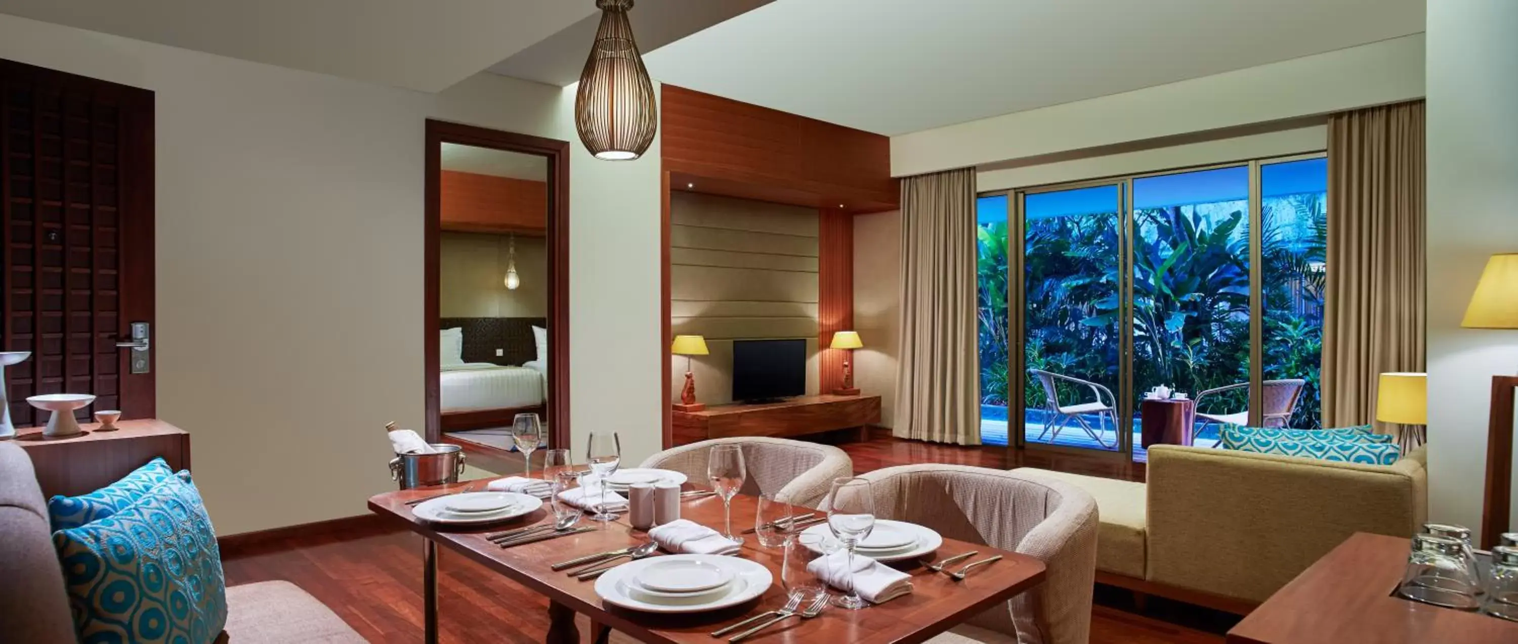 Living room, Restaurant/Places to Eat in MERUSAKA Nusa Dua