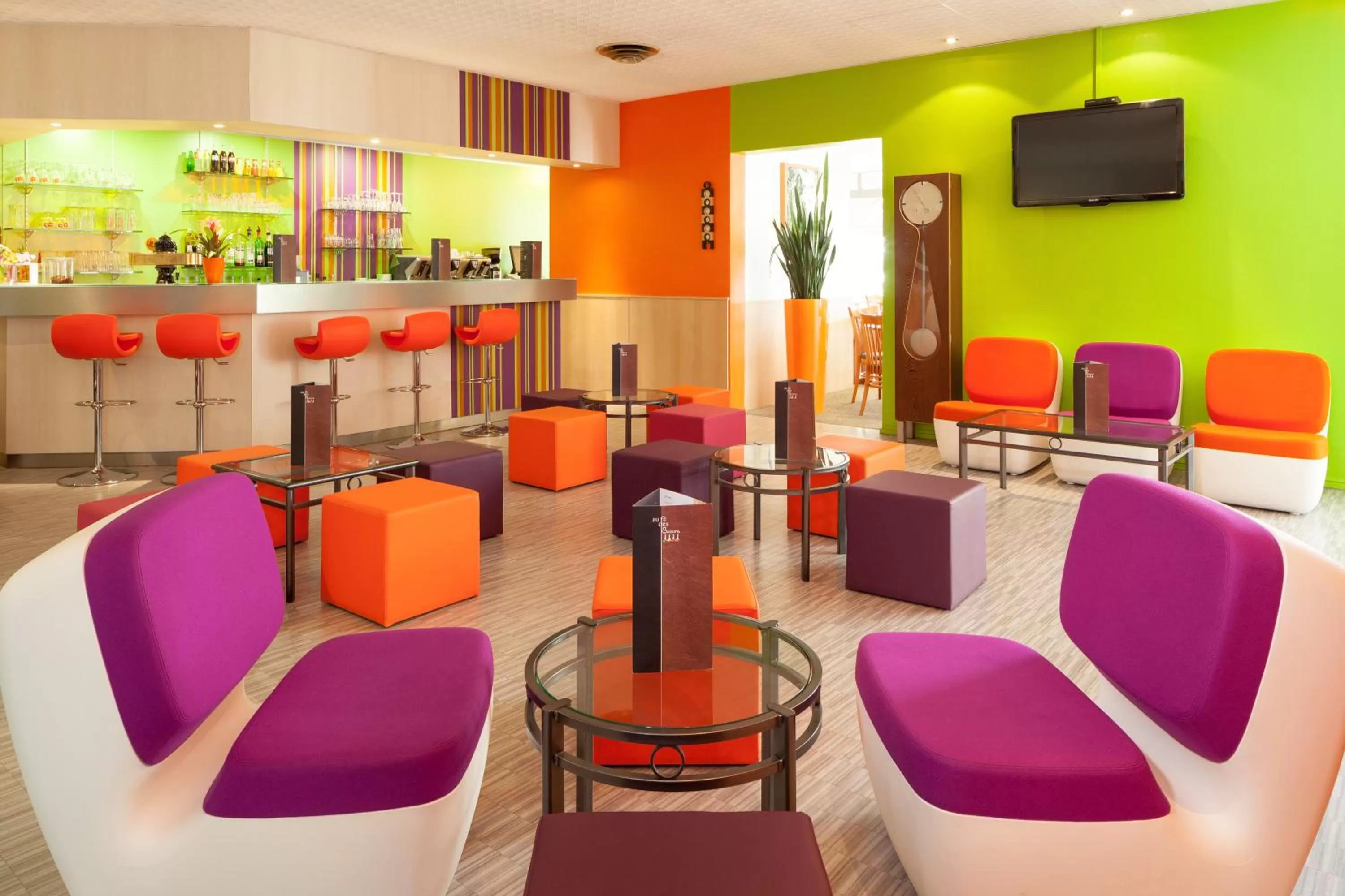 Lounge or bar in ibis Styles Besançon