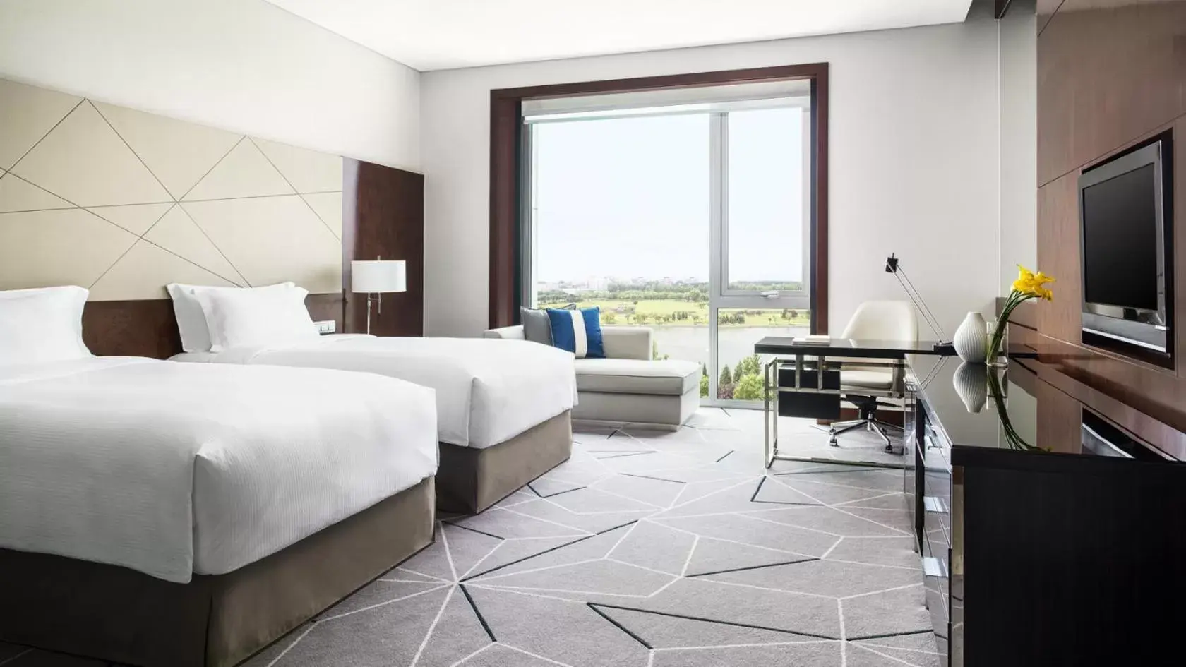 Deluxe Lake View Twin in Cordis, Beijing Capital Airport By Langham Hospitality Group Deluxe Lake View Twin in Cordis, Beijing Capital Airport By Langham Hospitality Group