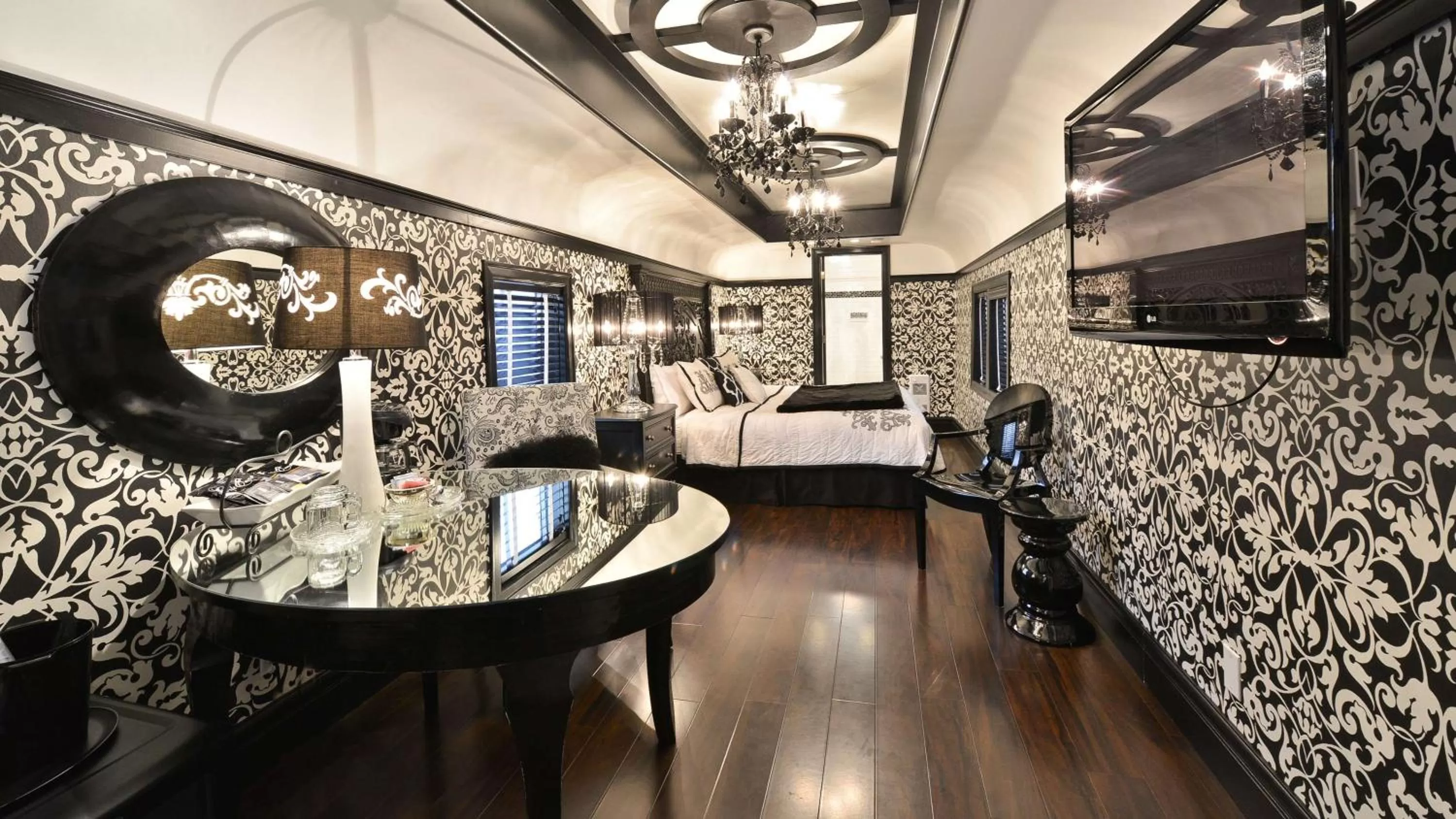 King Suite with Spa Tub and Separate Shower in Prestige Rocky Mountain Resort Cranbrook, WorldHotels Crafted