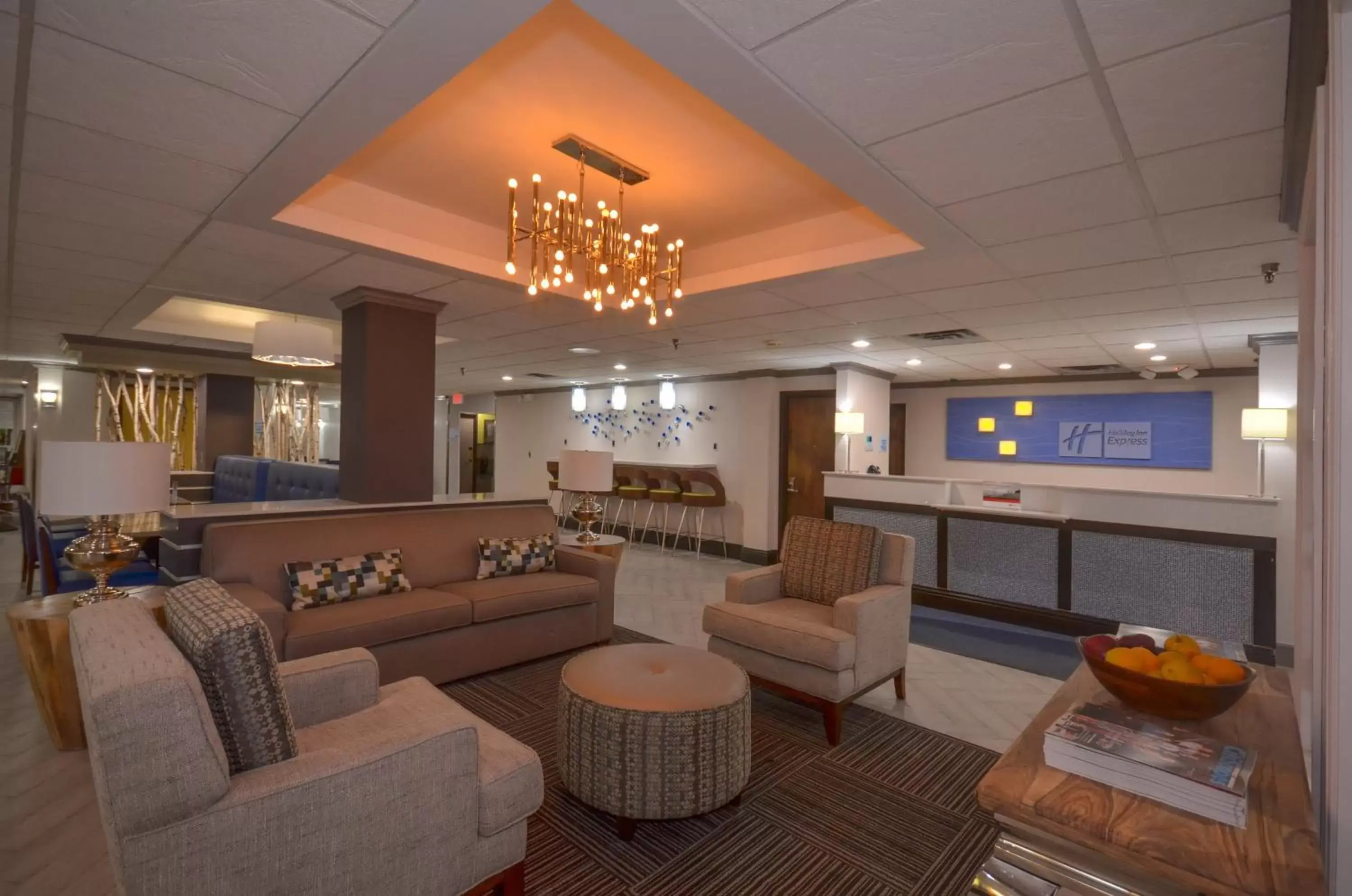 Lobby or reception in Holiday Inn Express & Suites Fayetteville University of Arkansas Area, an IHG Hotel