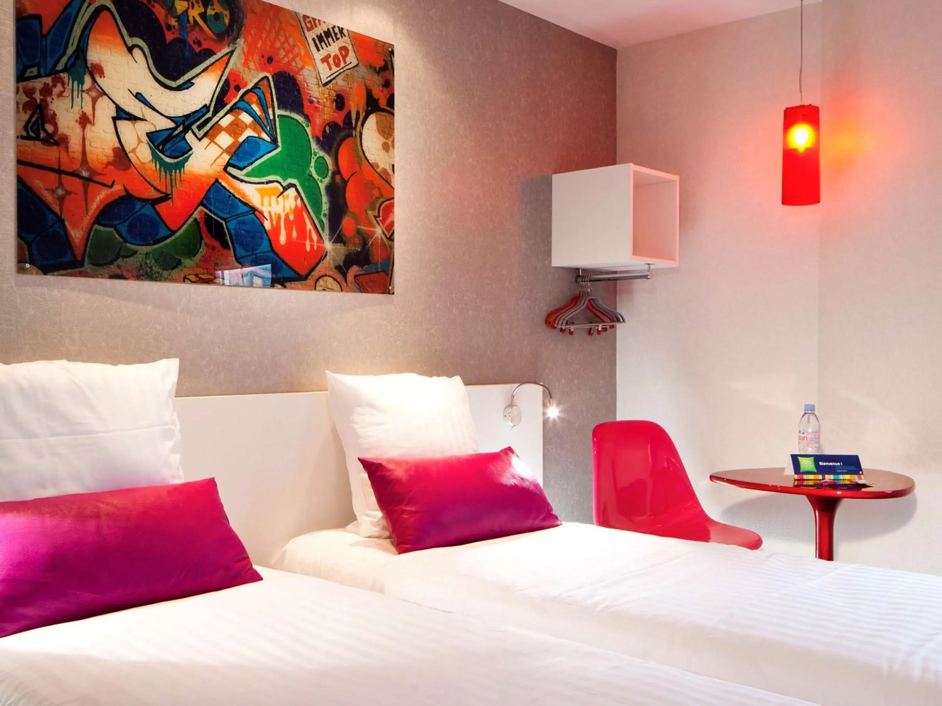 Photo of the whole room, Bed in ibis Styles Blois Centre Gare