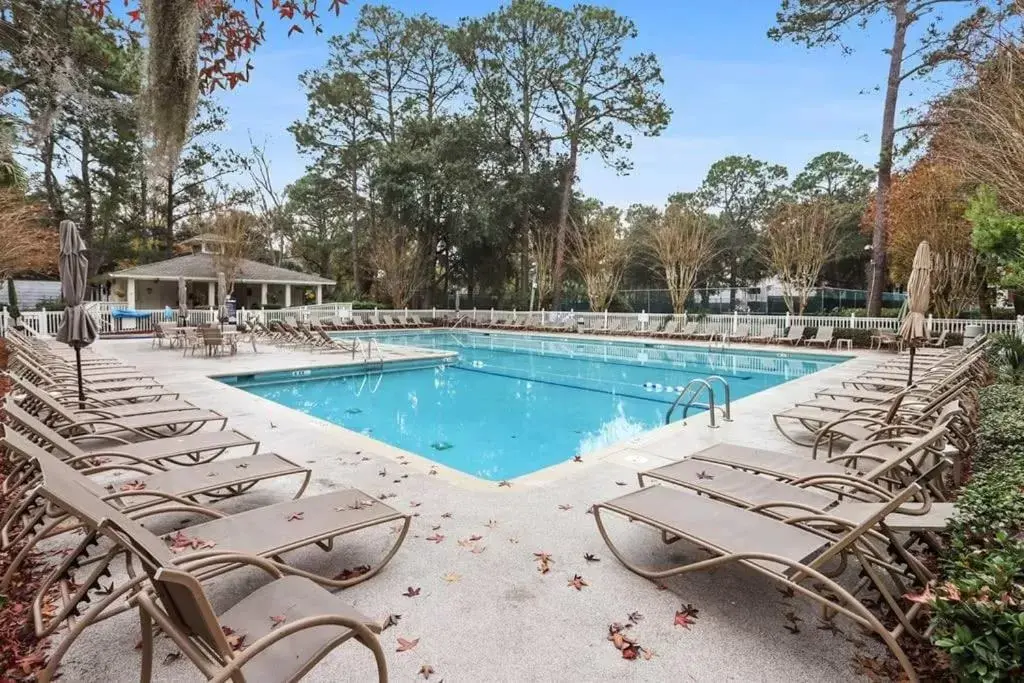 Swimming Pool in 5 stars Peaceful Condo - 7 min walk to the beach