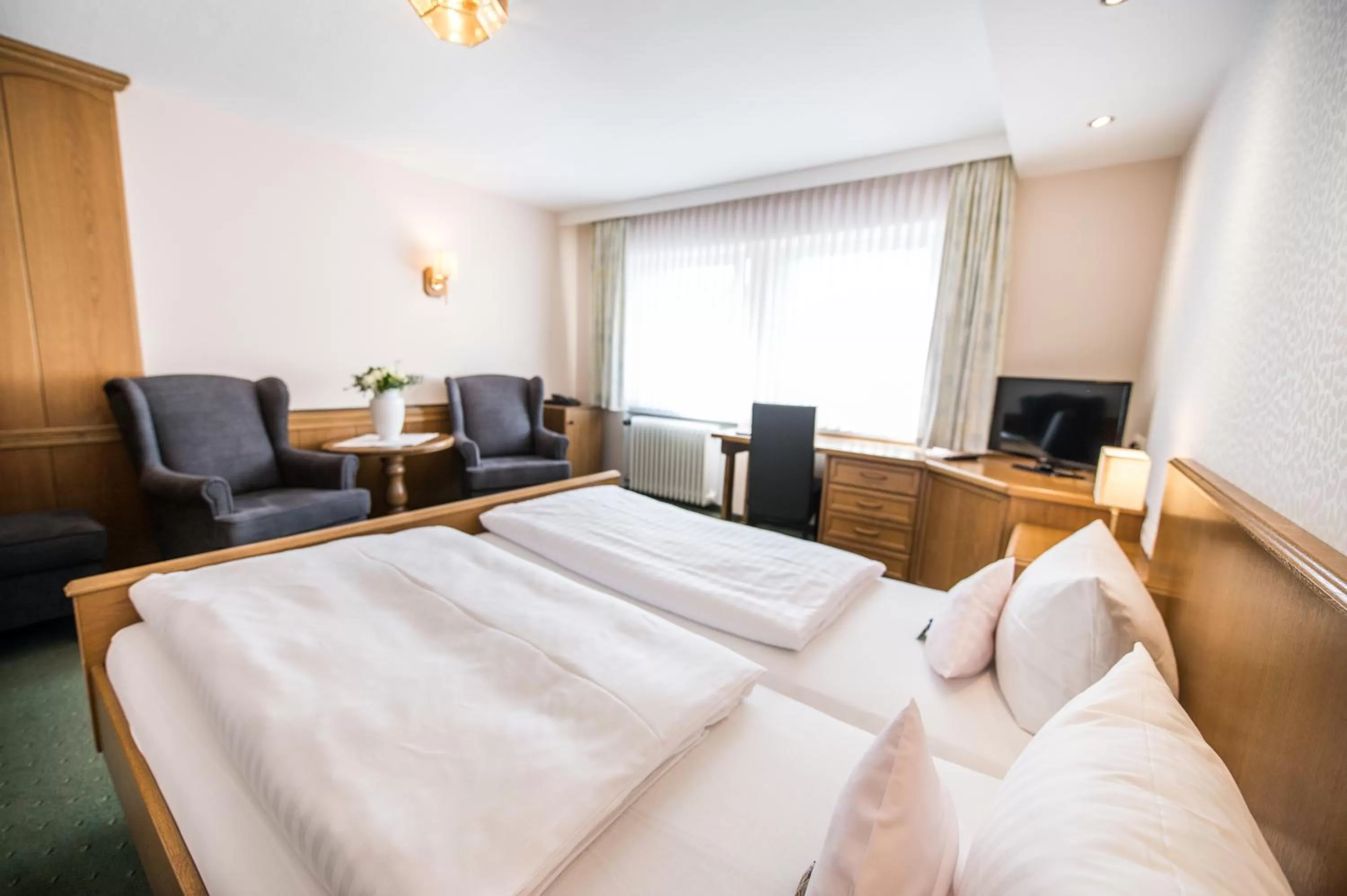 Photo of the whole room, Bed in Hotel Hanses-Bräutigam