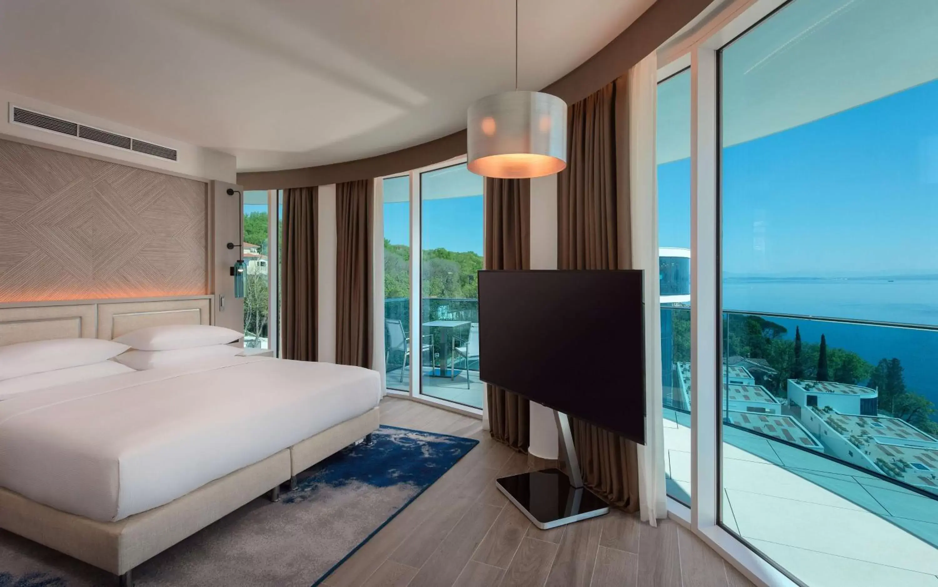 Executive King Room with Balcony and Sea View in Hilton Rijeka Costabella Beach Resort And Spa