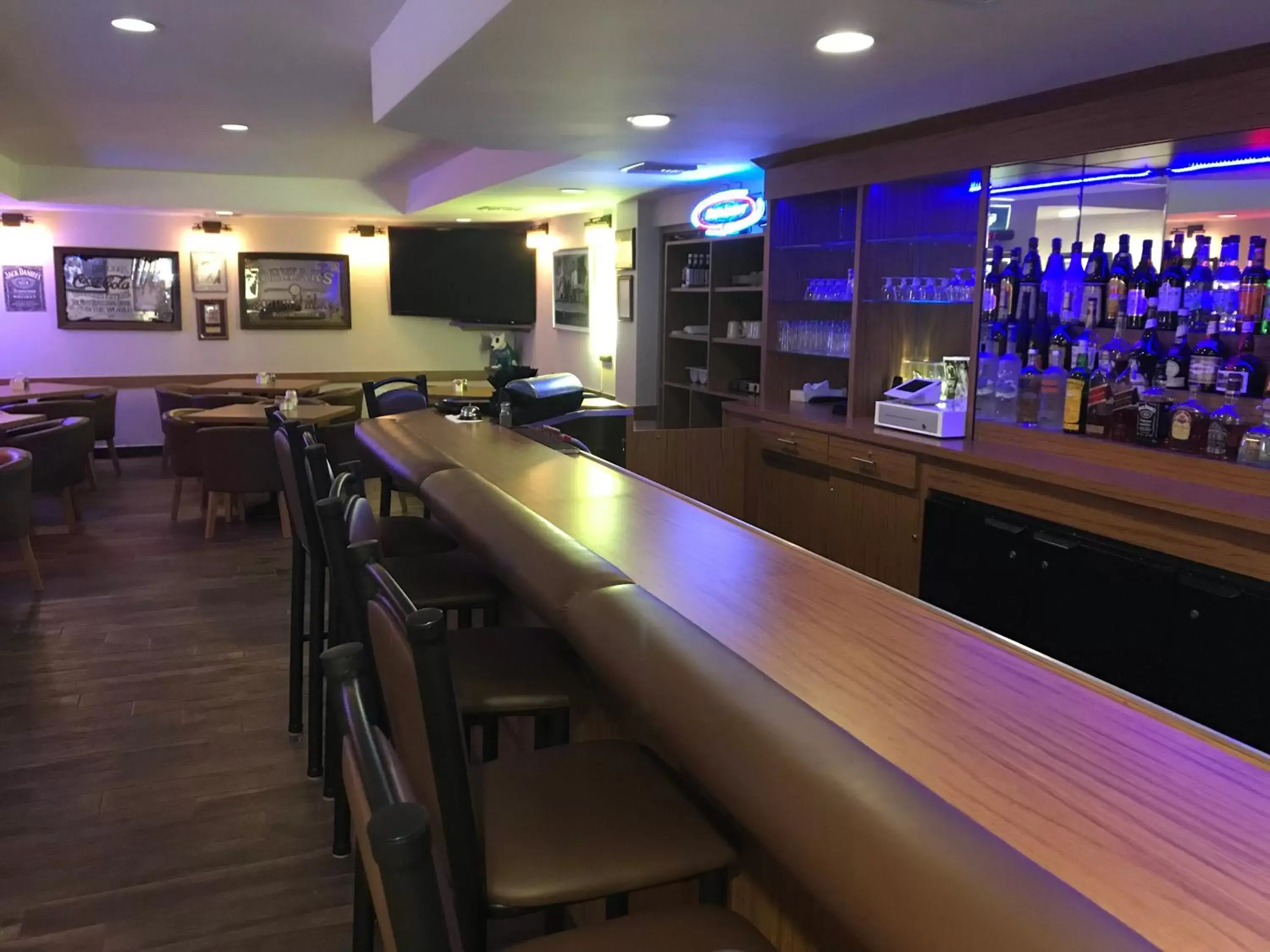 Lounge or bar, Lounge/Bar in Dunes Inn - Sunset
