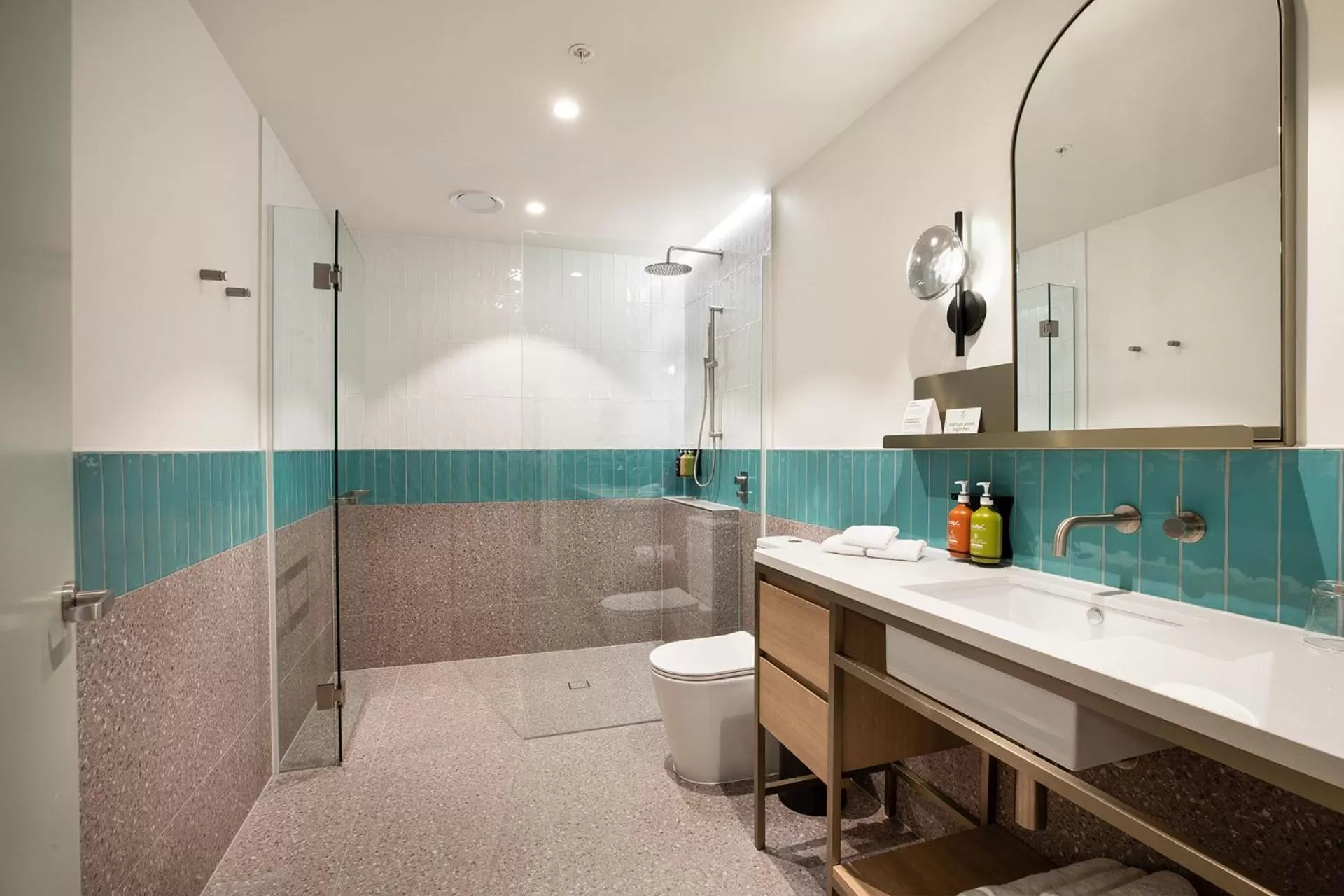 Shower in Holiday Inn & Suites Geelong by IHG