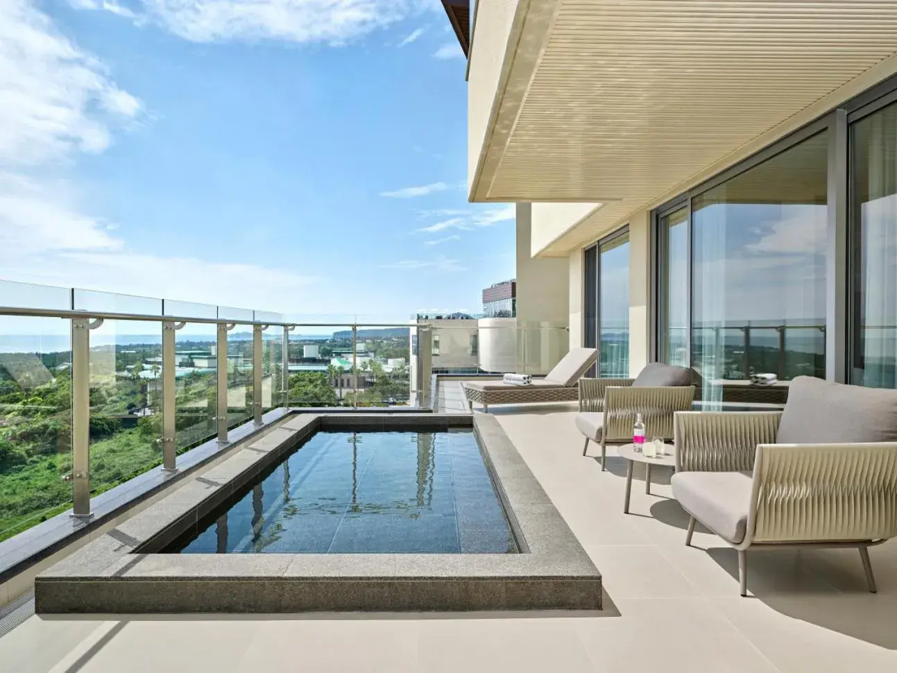 Balcony/Terrace, Swimming Pool in Grand Josun Jeju