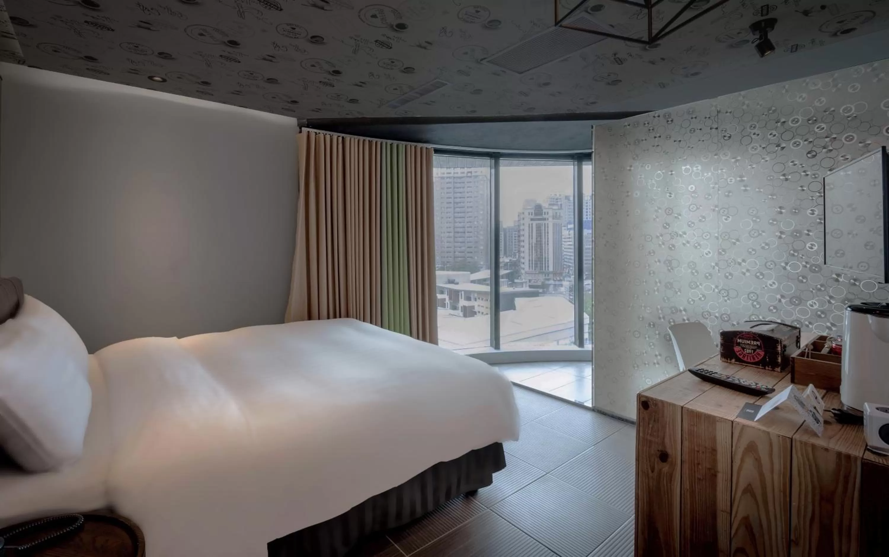 Deluxe Double Room with Bath in Calligraphy Greenway Hotel