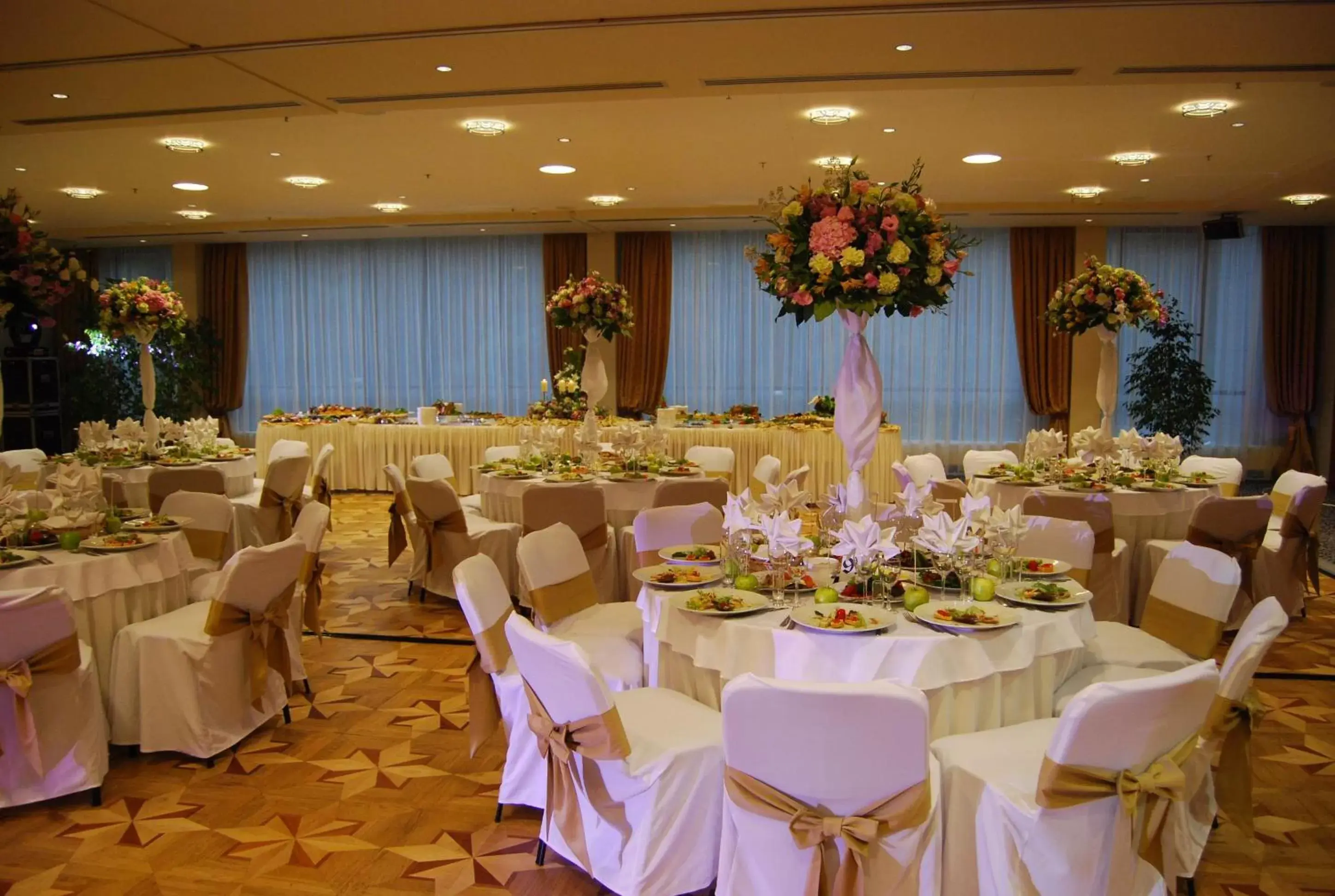 Banquet/Function facilities, Banquet Facilities in VILNIUS PARK PLAZA HOTEL, Restaurant, Bar, Conference & Banquet Center