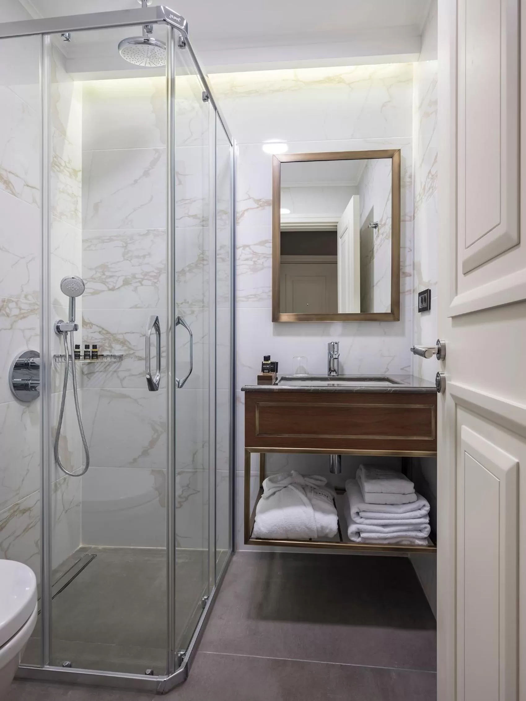 Toilet in Azzap Hotel Galata