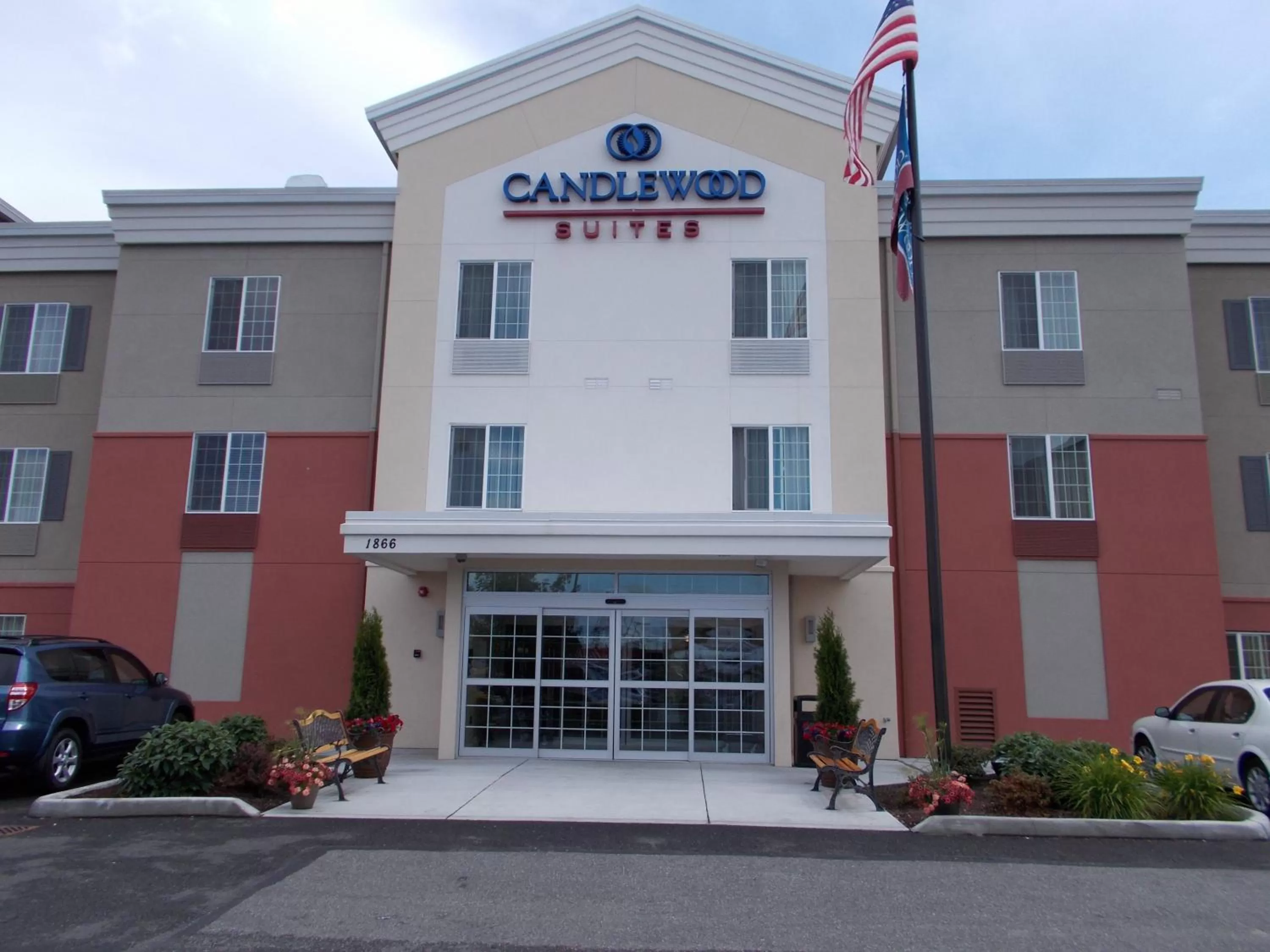 Property building in Candlewood Suites Burlington by IHG