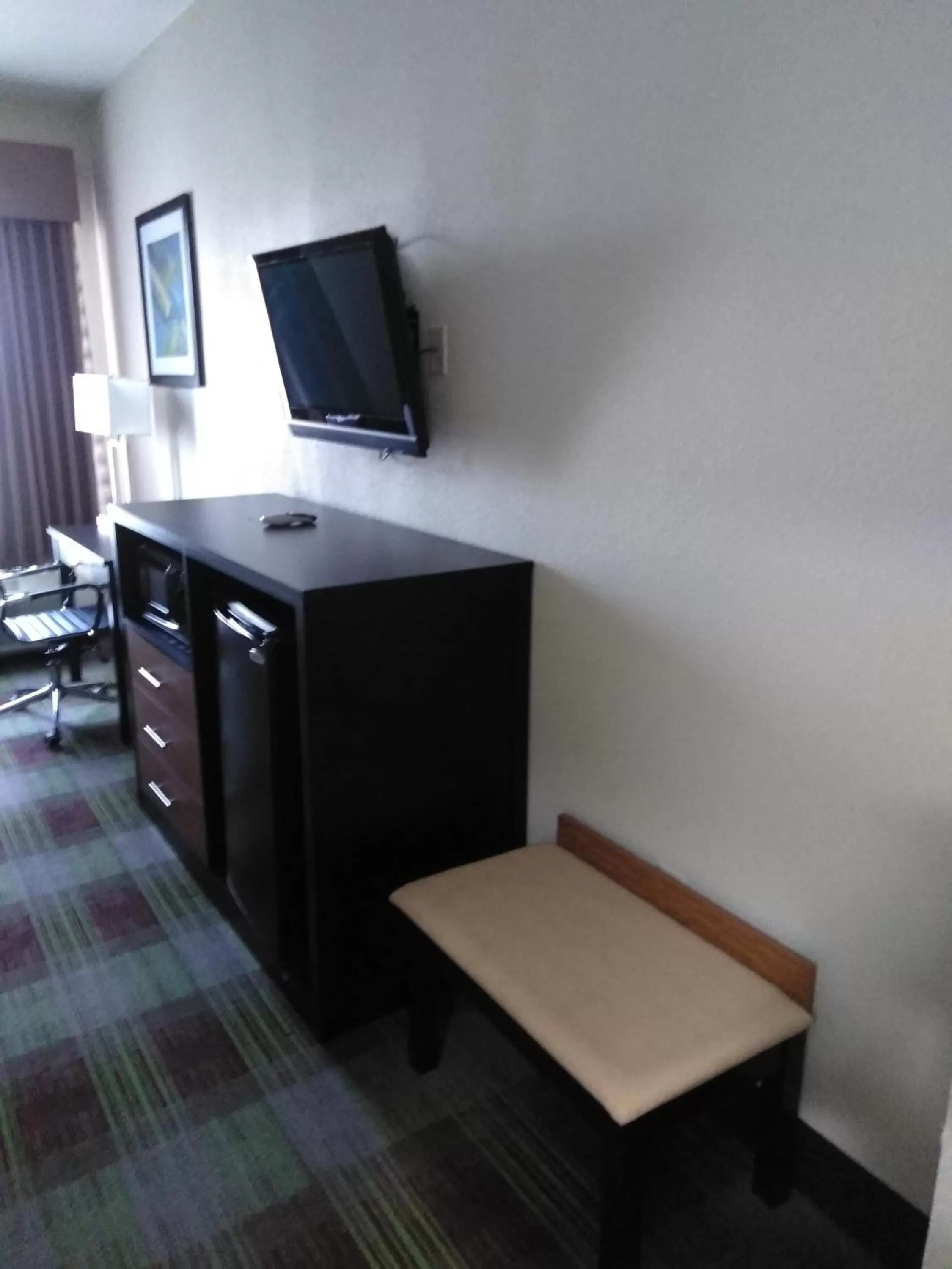 TV and multimedia in Quality Inn & Suites Mount Vernon