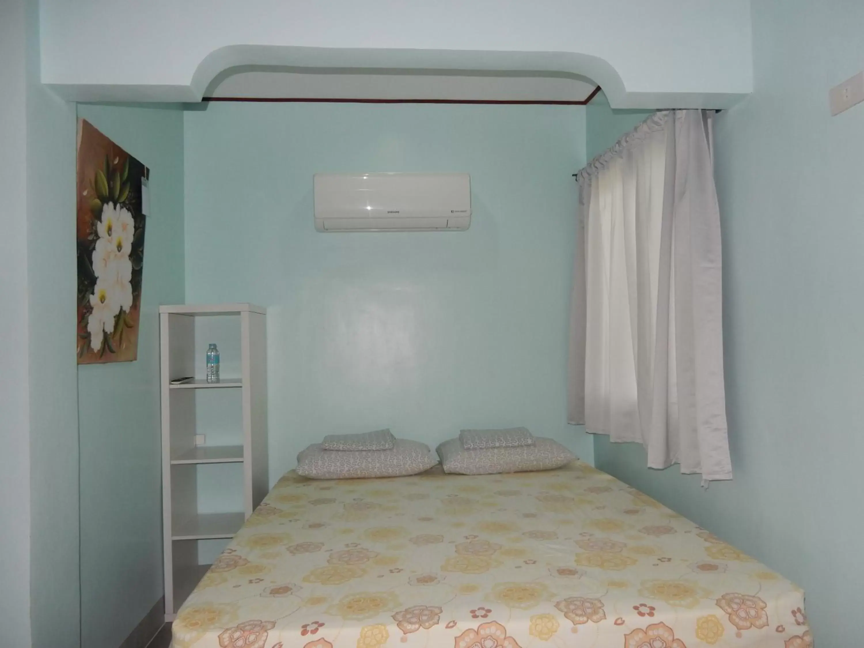 Bed in Oslob Seafari Resort