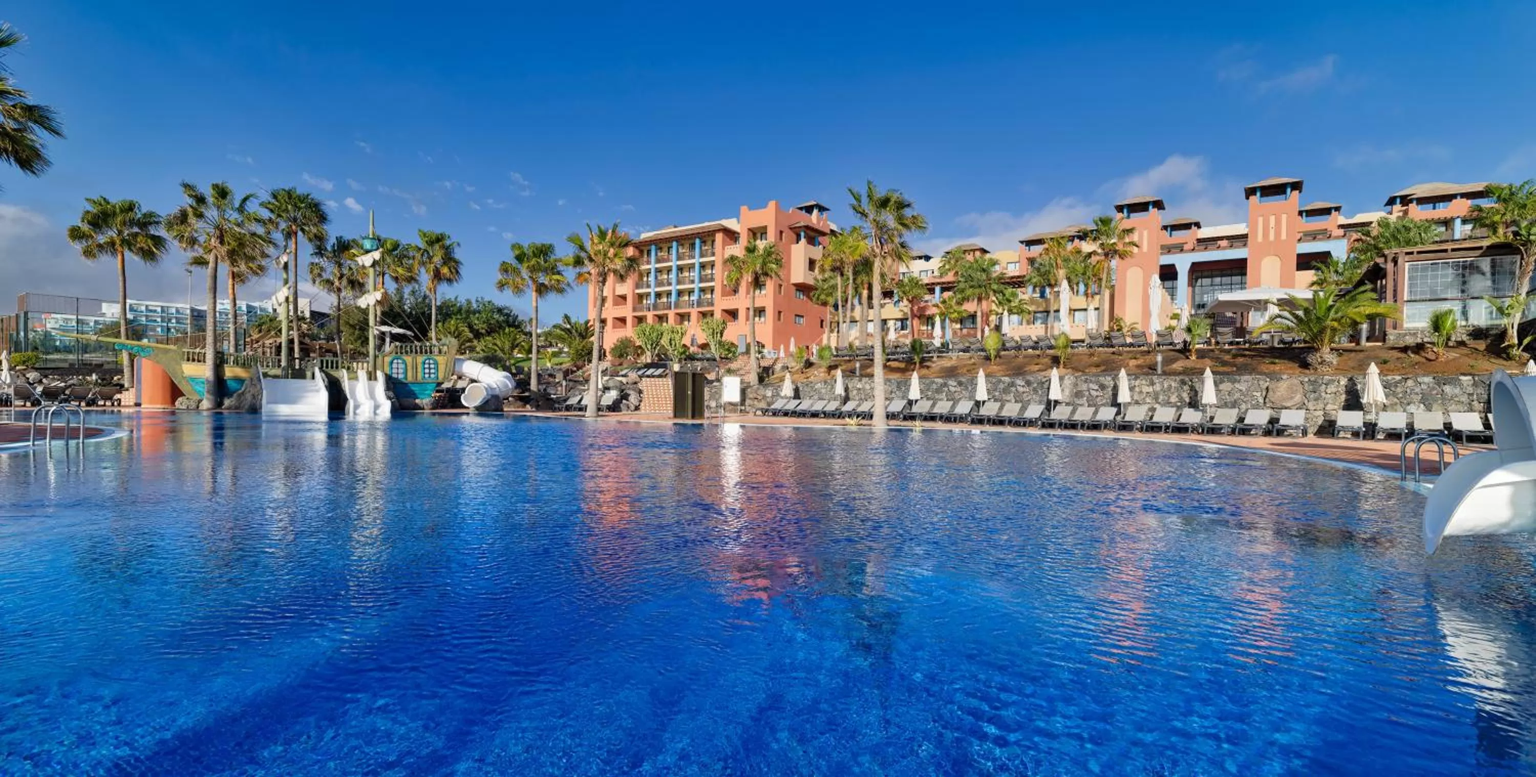 Swimming pool in H10 Tindaya