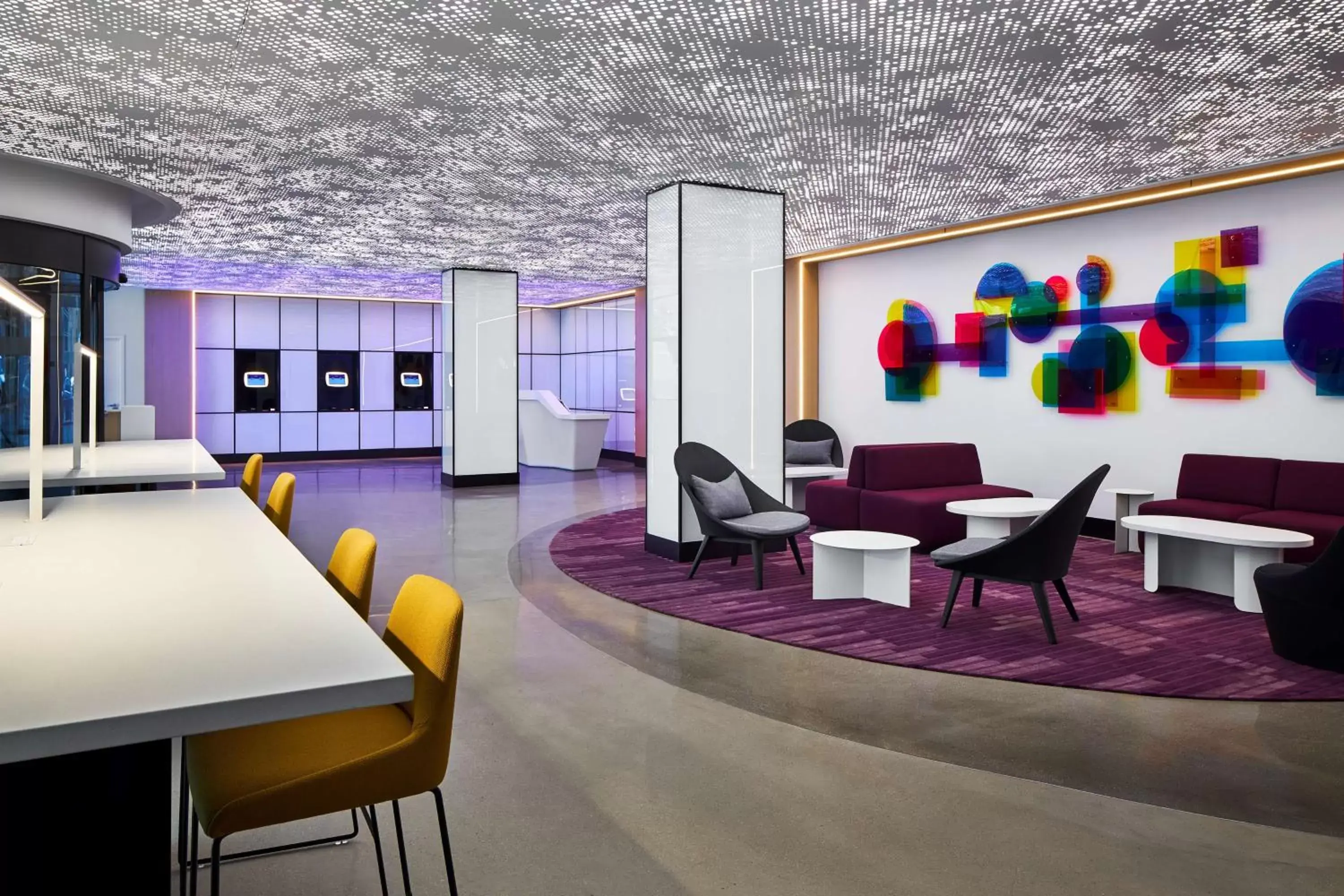 Lounge or bar in YOTEL Washington DC