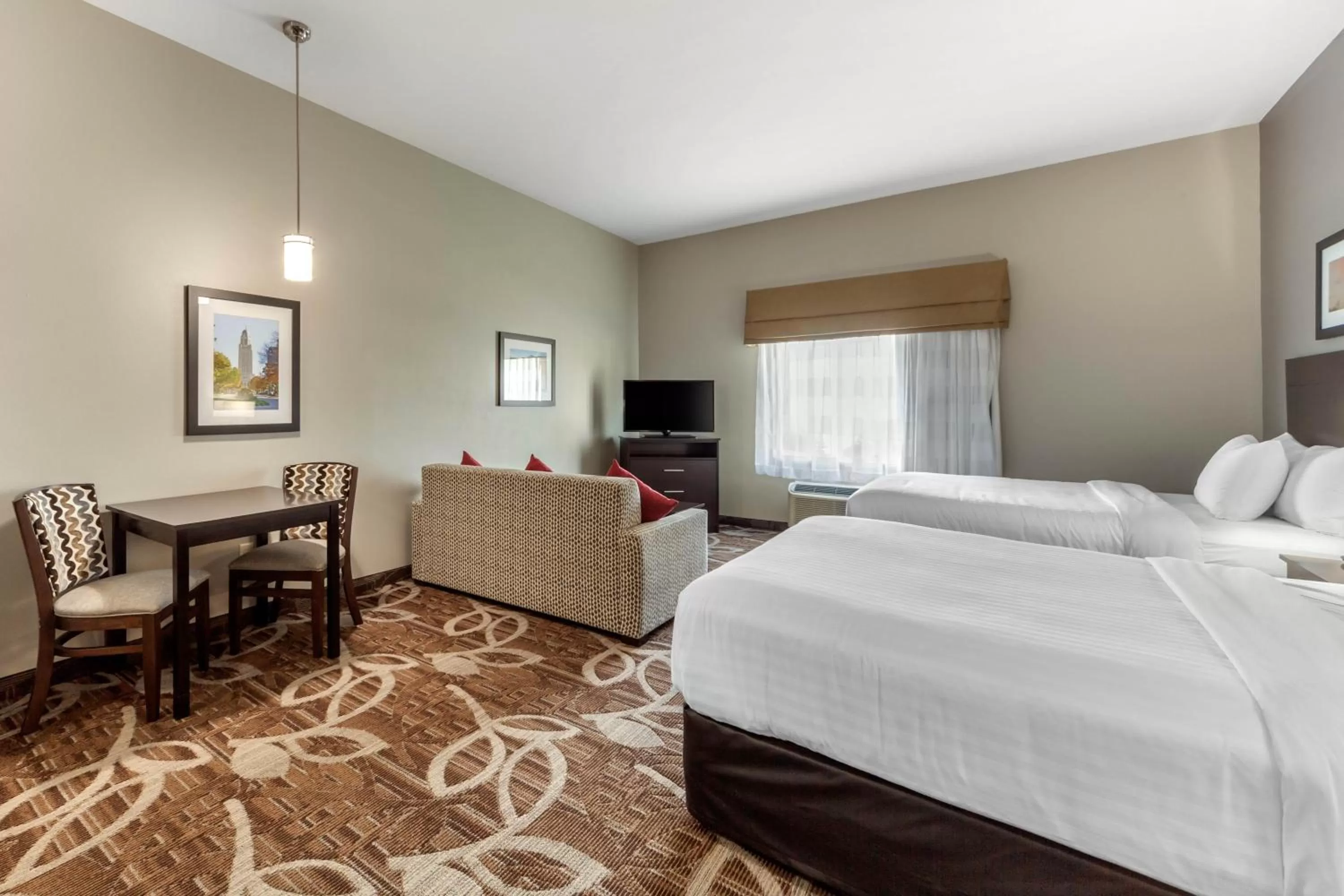 Photo of the whole room, Bed in MainStay Suites Lincoln University Area