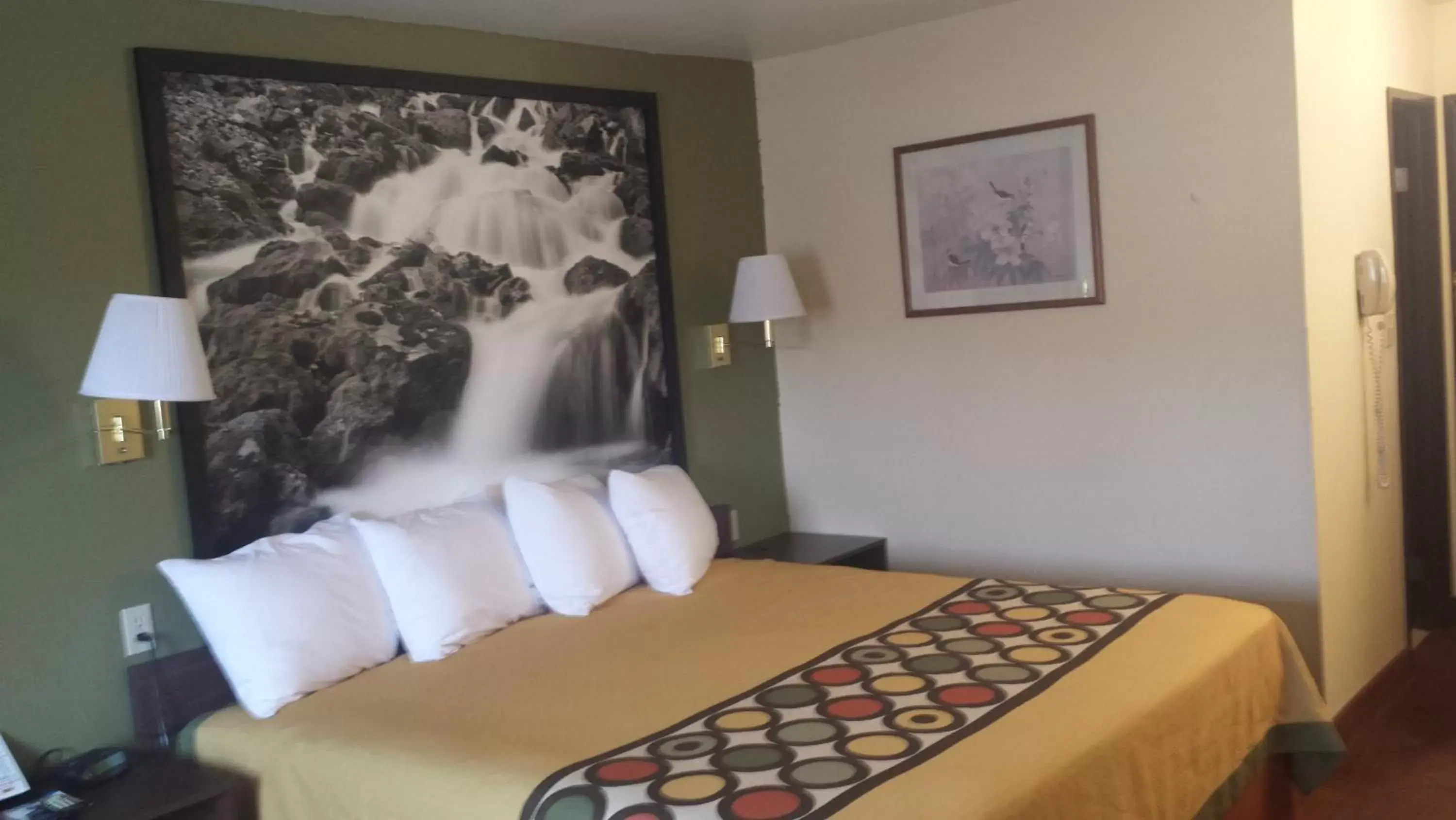 Bed in Super 8 by Wyndham Rawlins Wyoming Bed in Super 8 by Wyndham Rawlins Wyoming