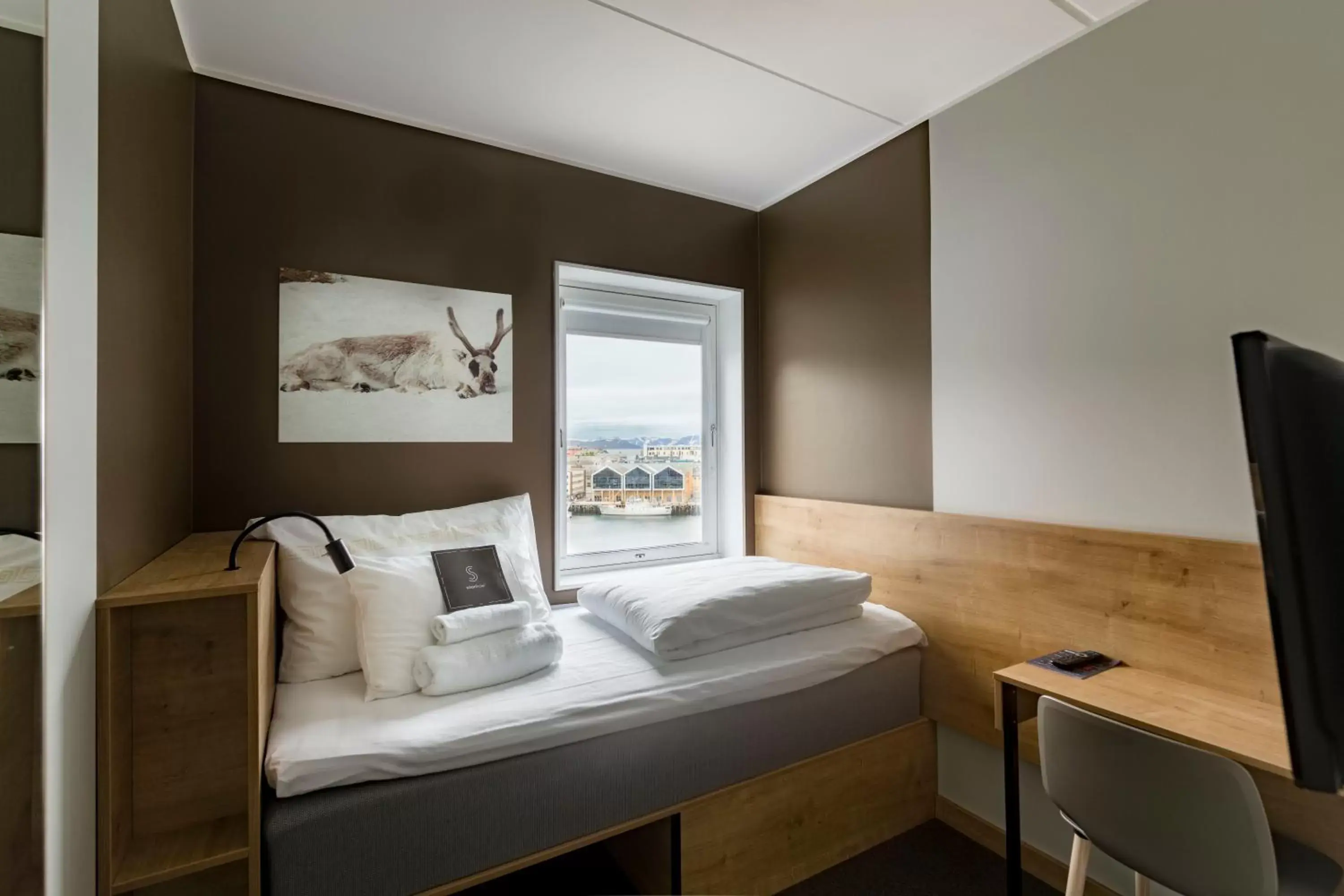 Photo of the whole room, Bed in Smarthotel Hammerfest